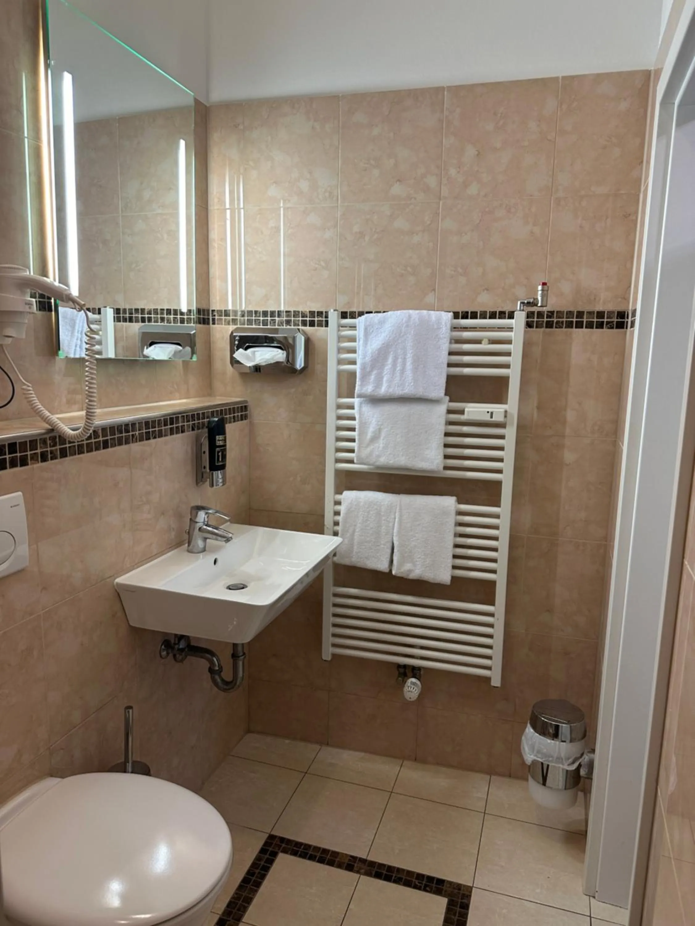 Bathroom in Hotel Expo Frankfurt City Centre - Self Check-In