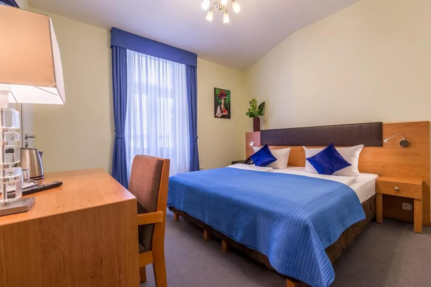 Bed in Hotel Expo Frankfurt City Centre - Self Check-In