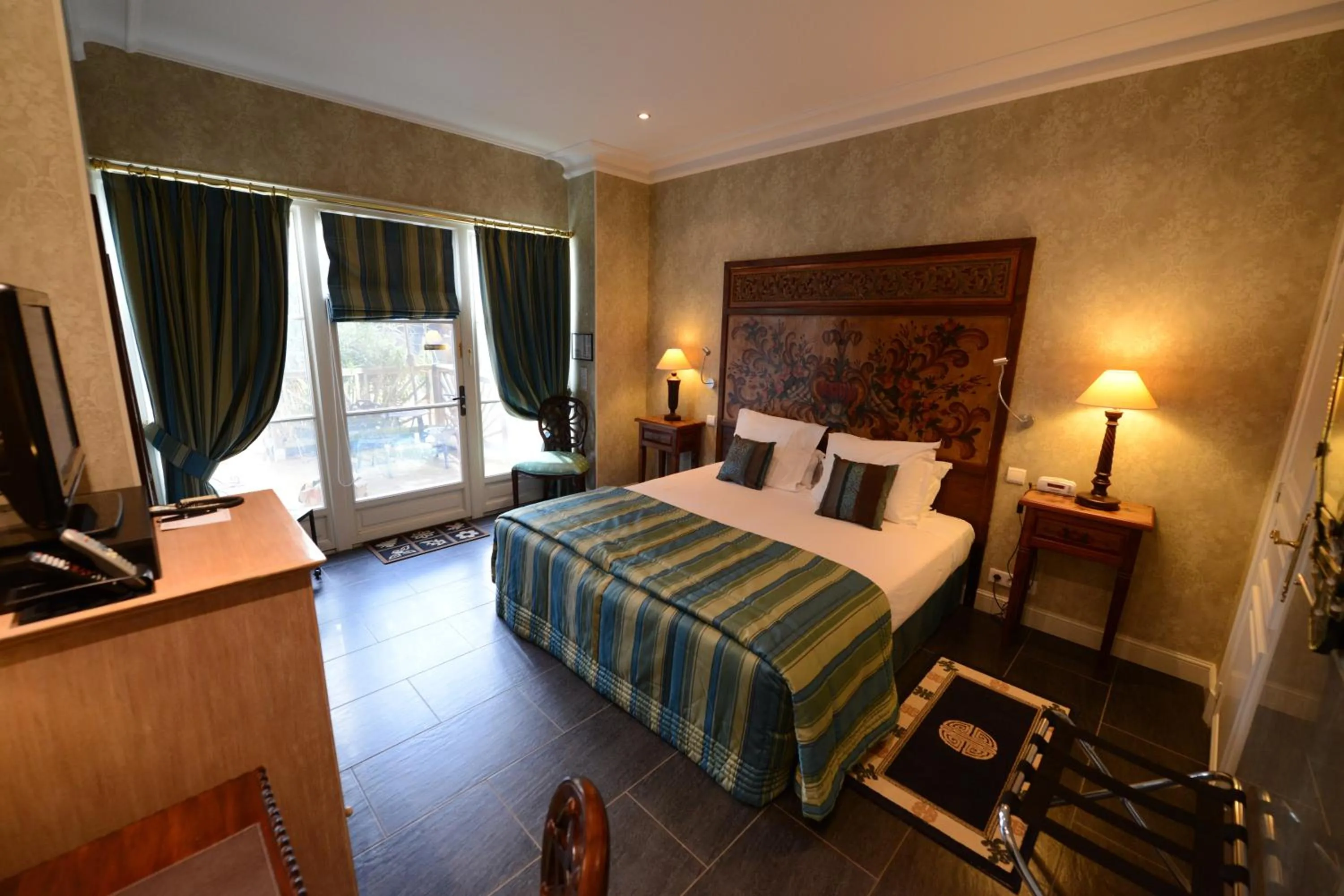 Photo of the whole room, Bed in Chateau Du Boisniard