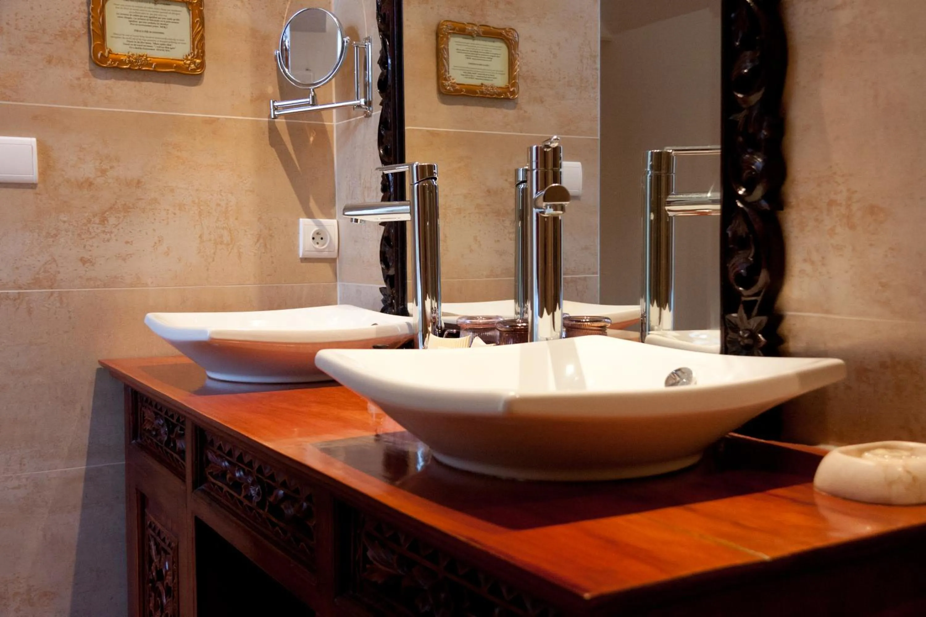 Bathroom in Chateau Du Boisniard