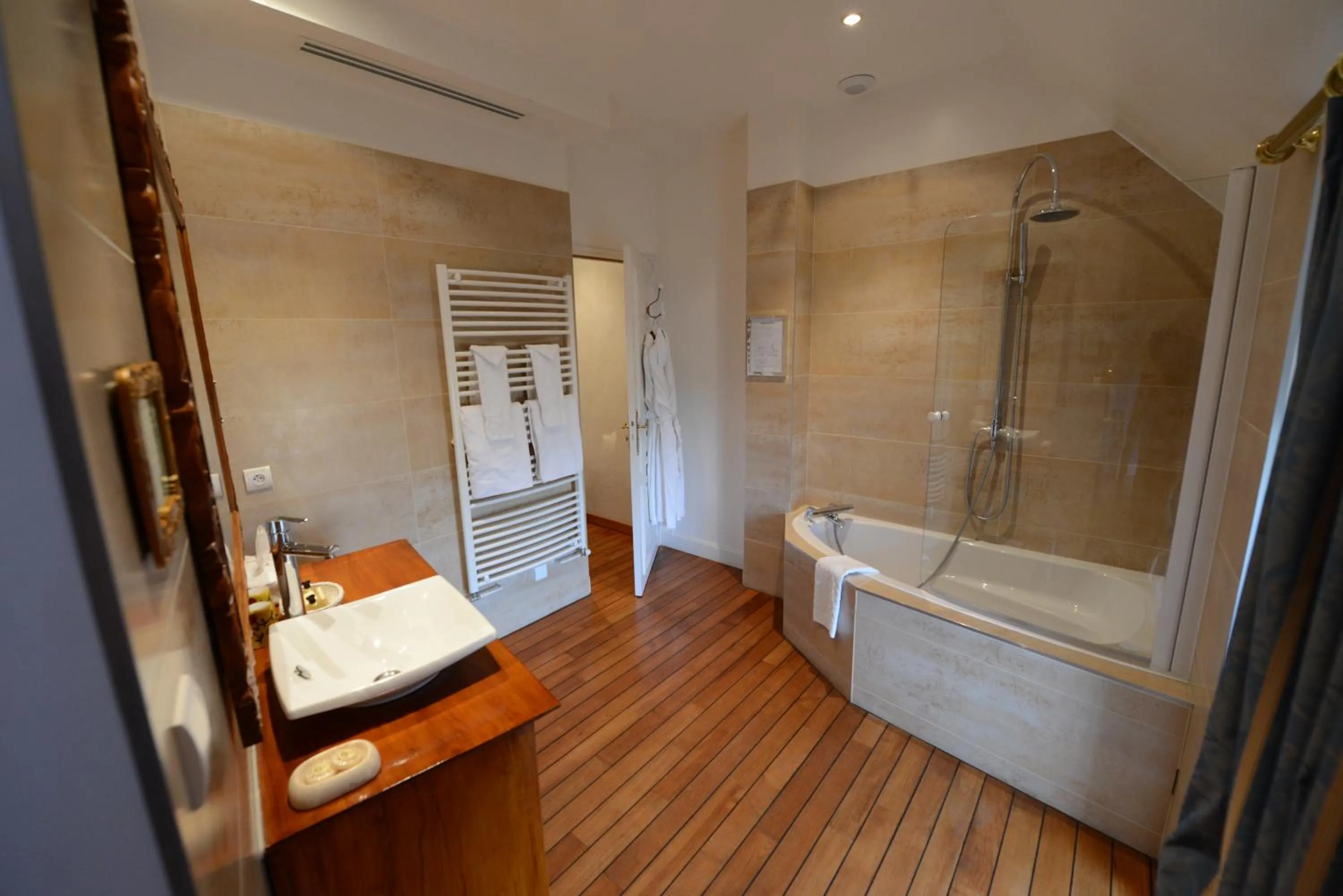 Bathroom in Chateau Du Boisniard