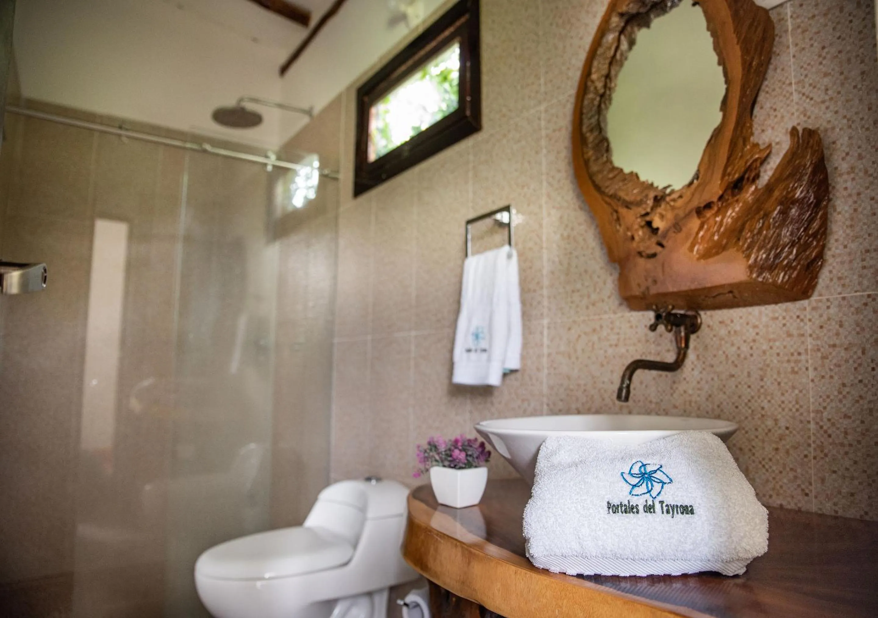 Bathroom in Portales del Tayrona Garden Hotel