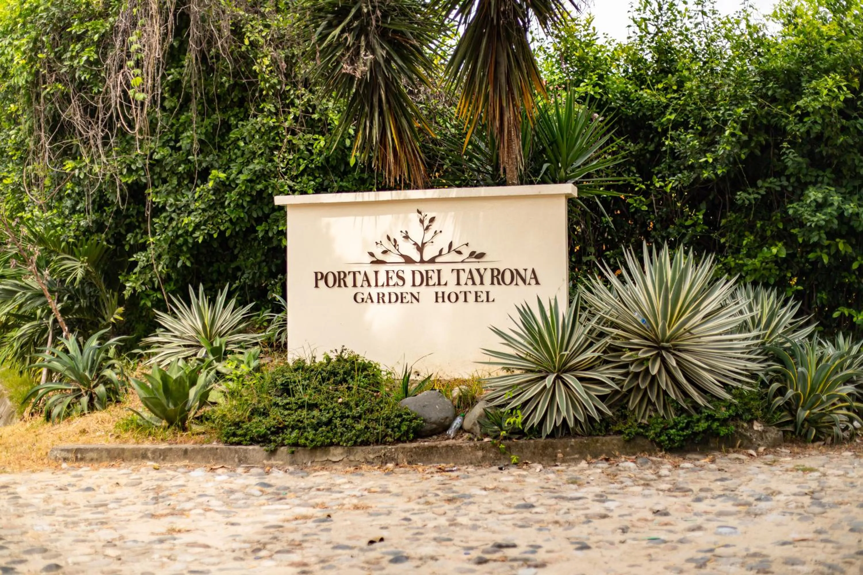 Facade/entrance in Portales del Tayrona Garden Hotel