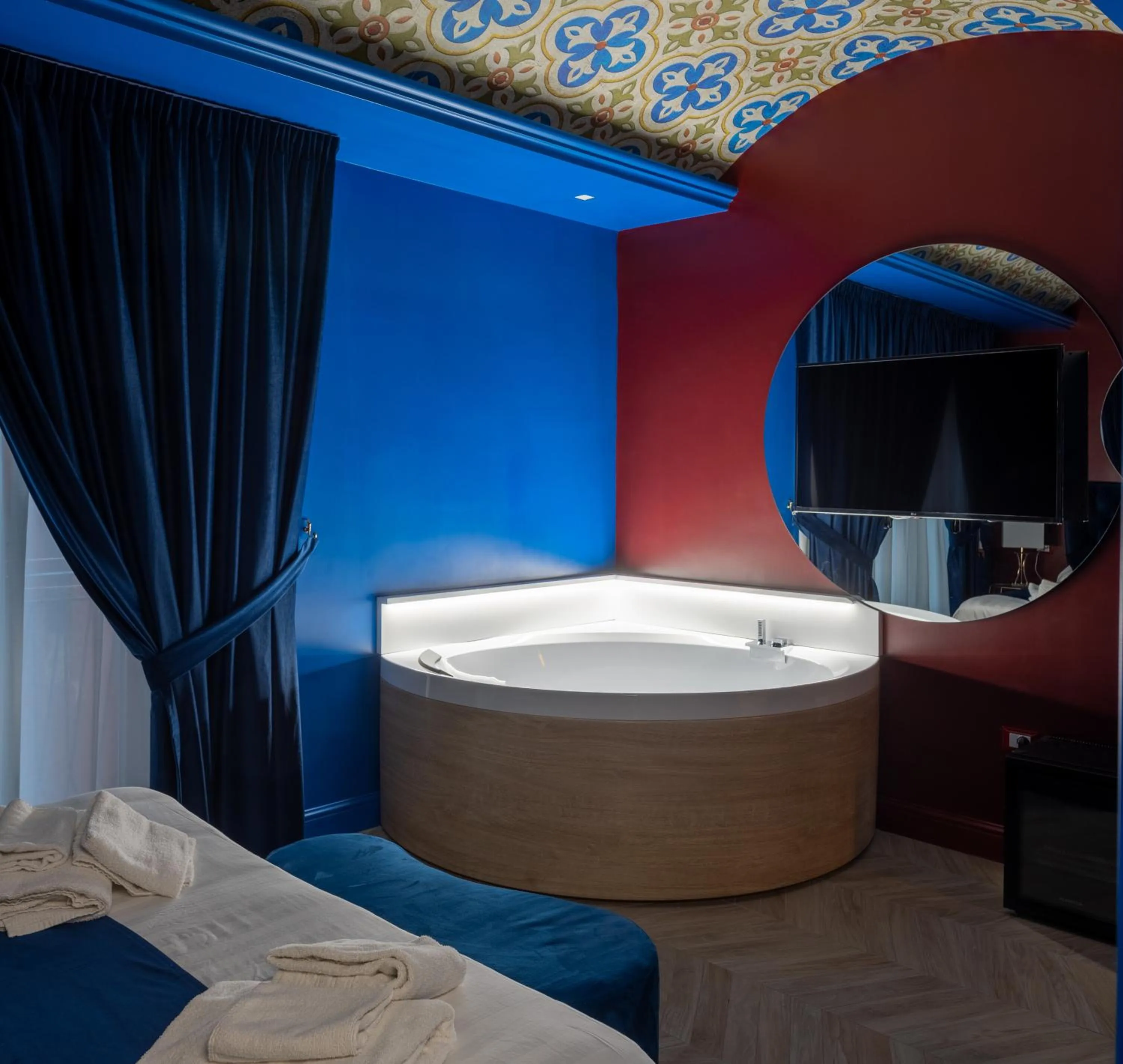 Hot Tub, Bed in NapoliViva