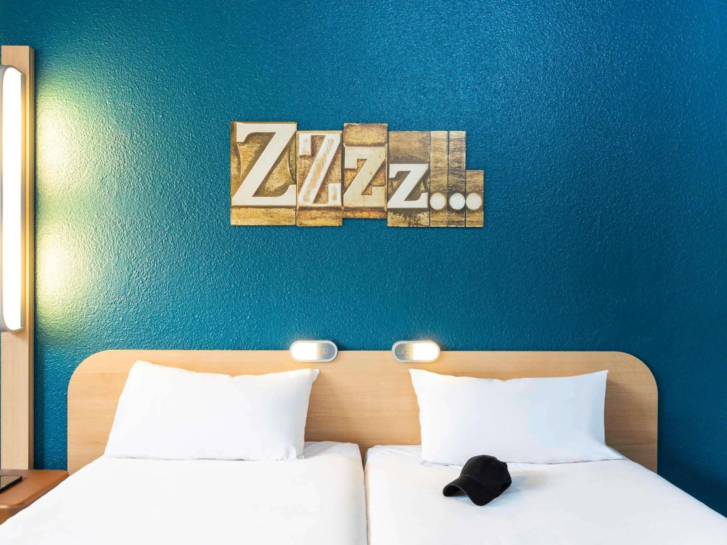 Bedroom, Bed in ibis budget Paris Porte de Pantin