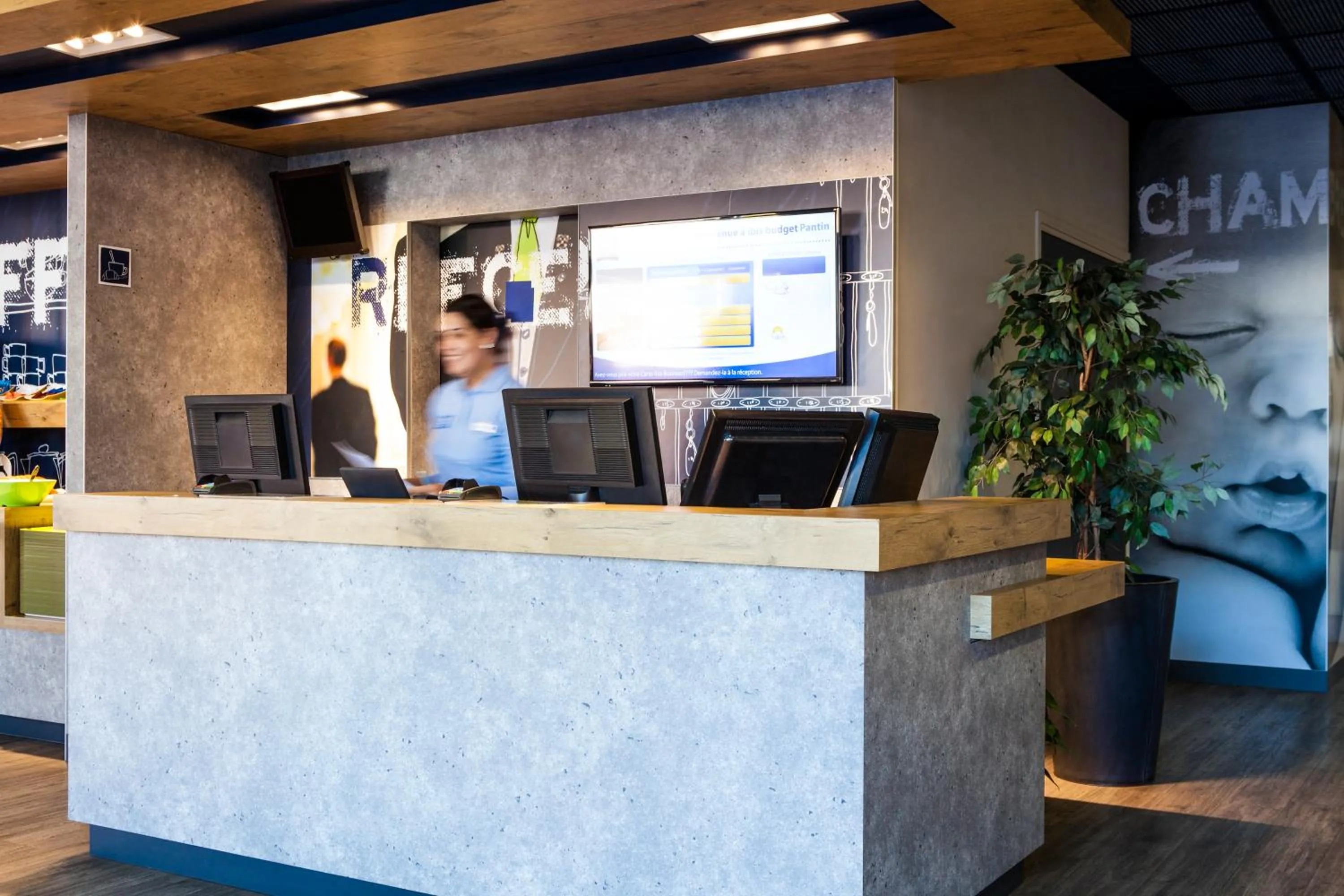 Lobby or reception in ibis budget Paris Porte de Pantin