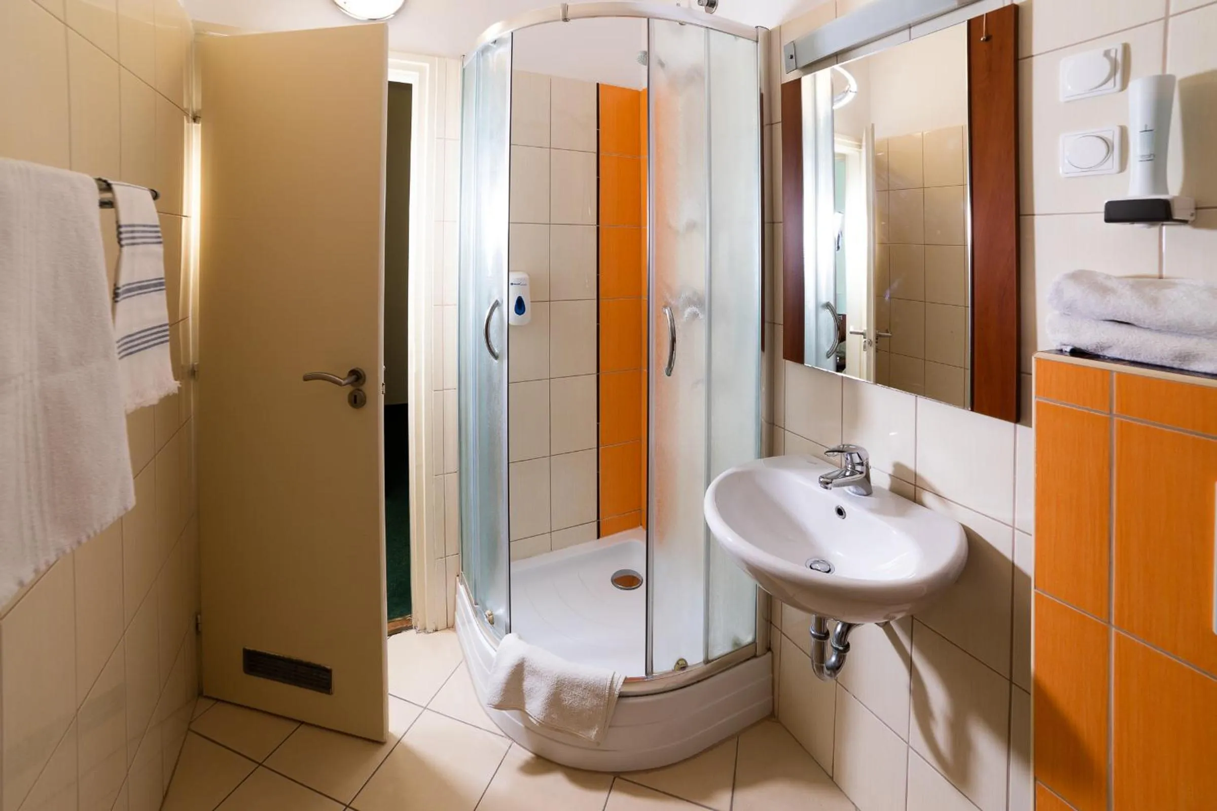 Shower in Zsanett Hotel