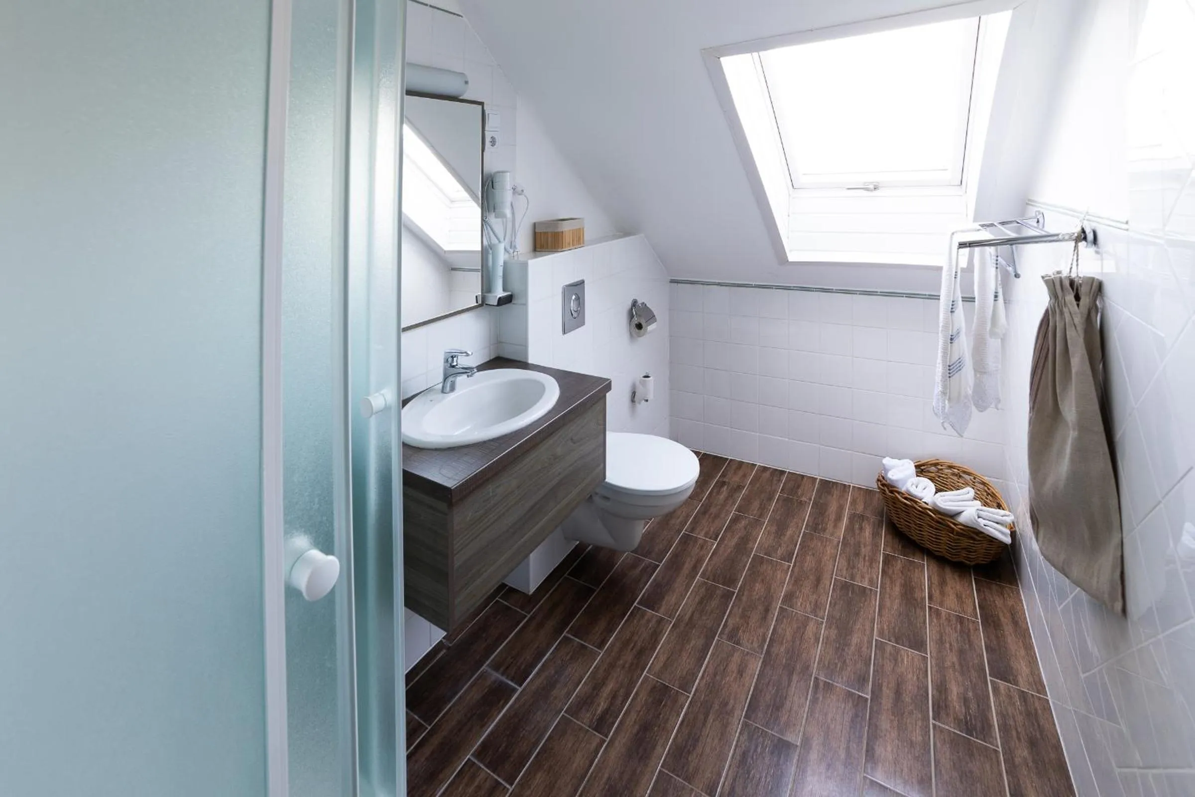 Shower in Zsanett Hotel