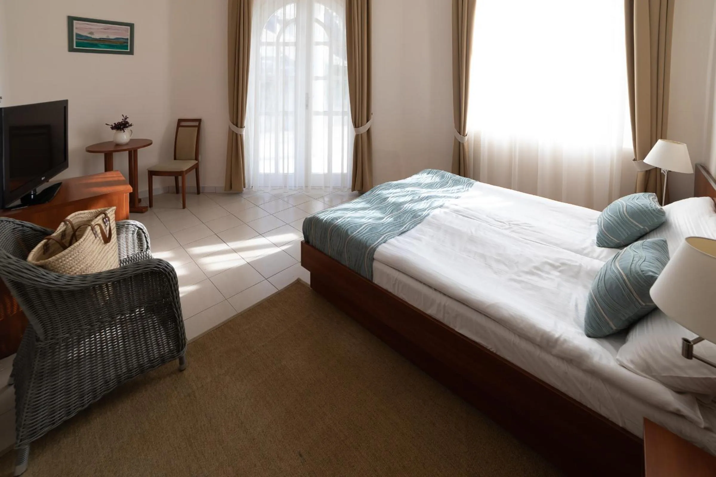 Photo of the whole room, Bed in Zsanett Hotel