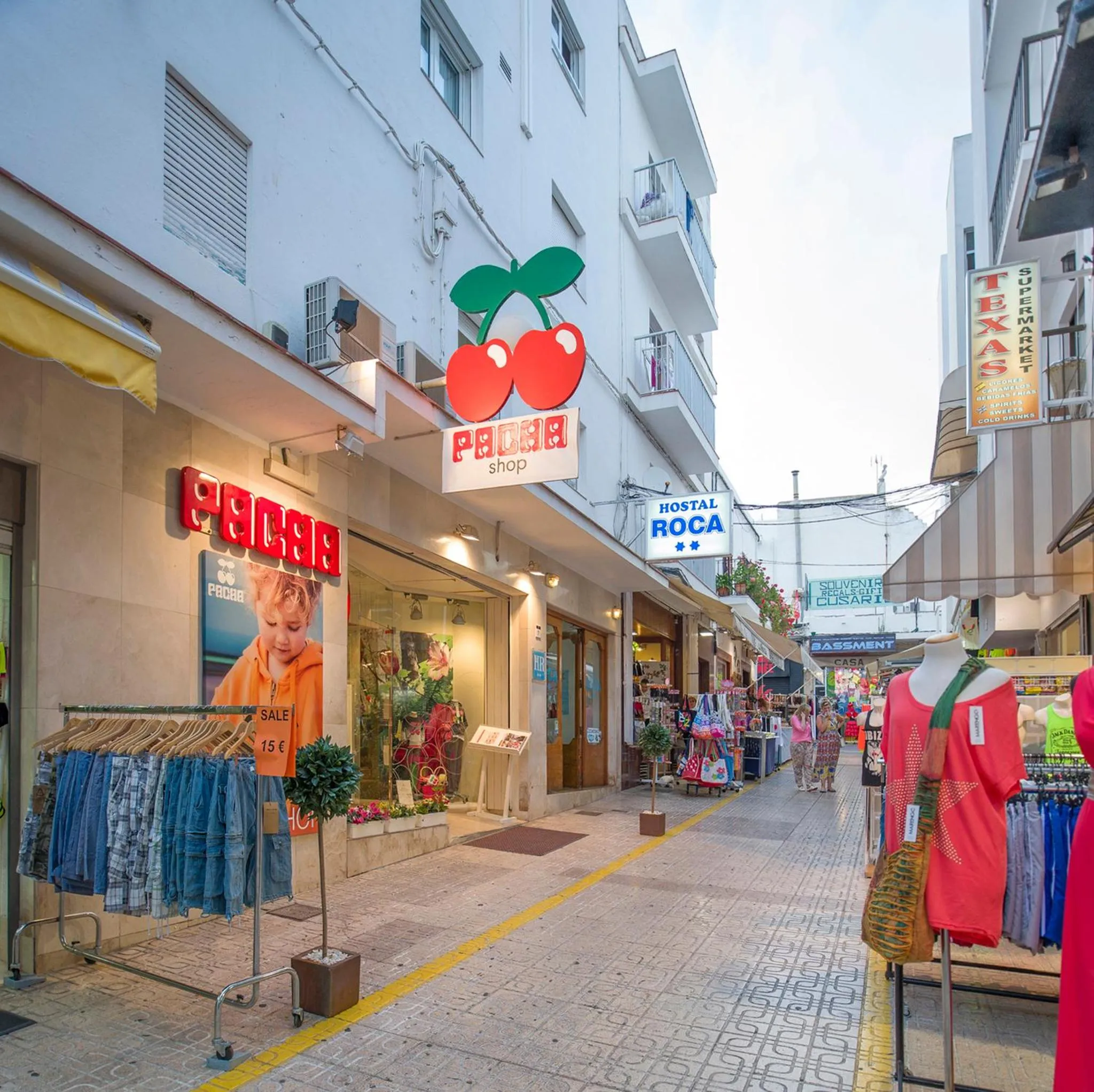 Facade/entrance in Hostal Roca
