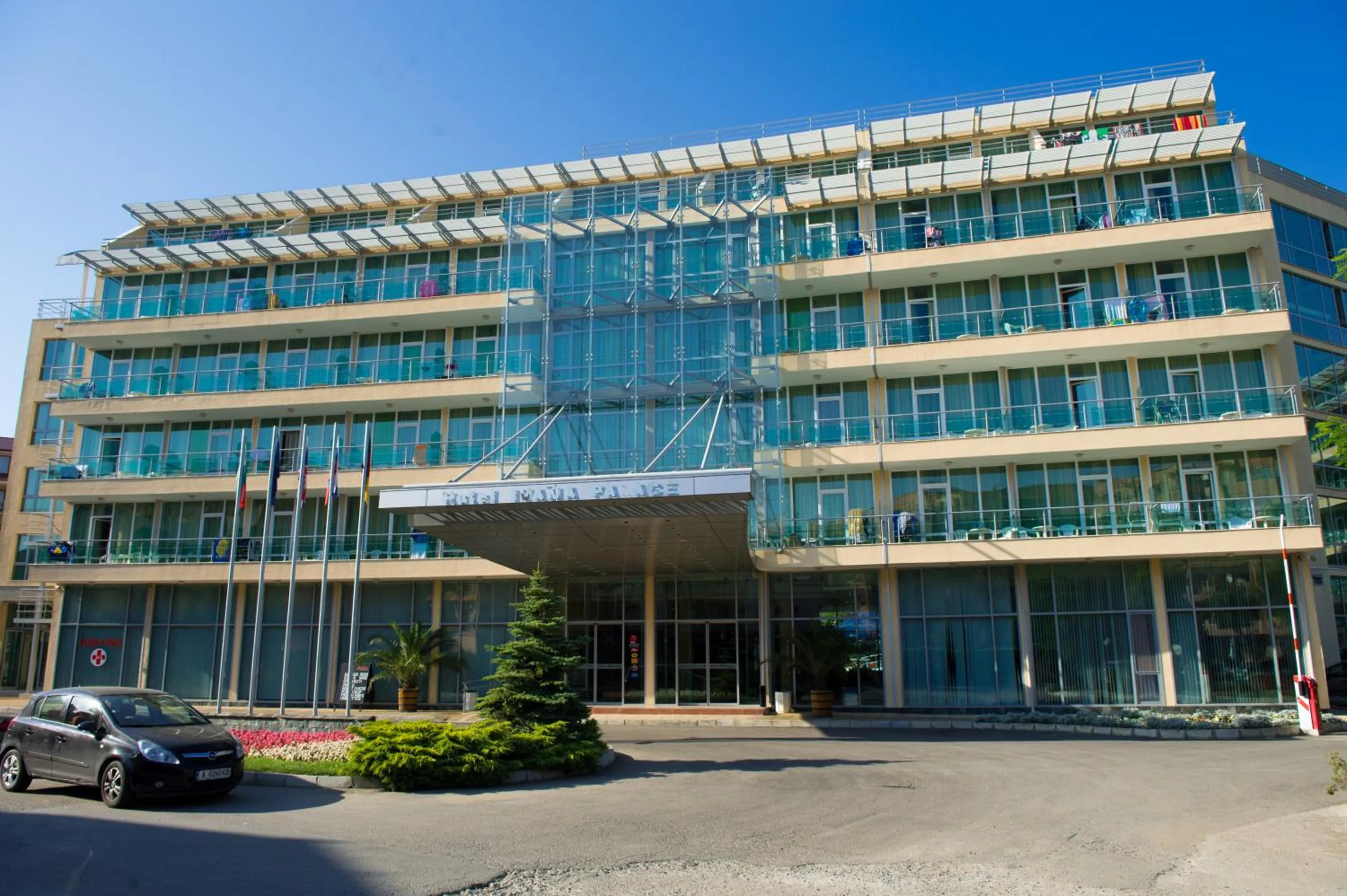 Facade/entrance in Ivana Palace Hotel - Free Parking