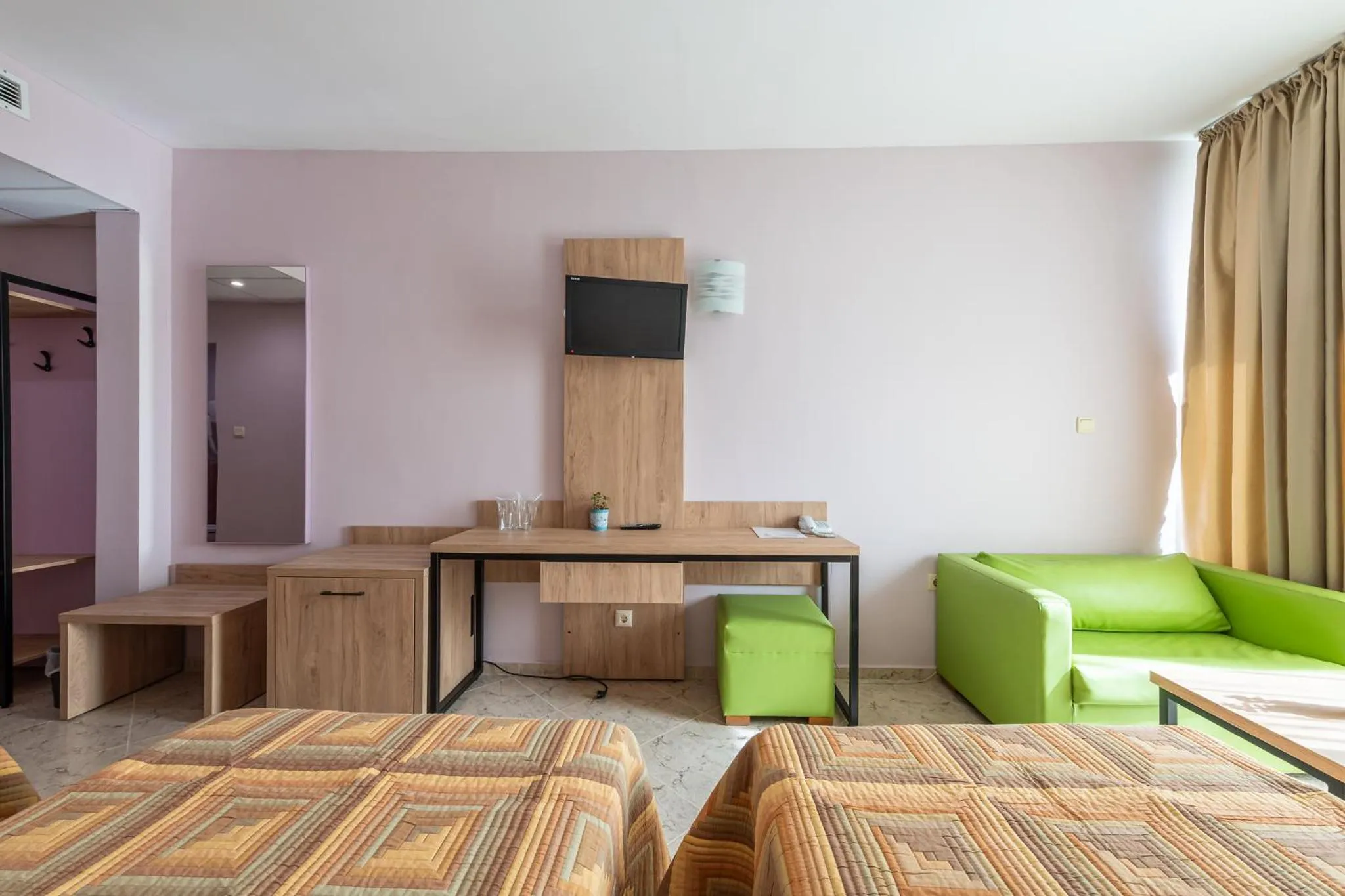 Bed in Ivana Palace Hotel - Free Parking