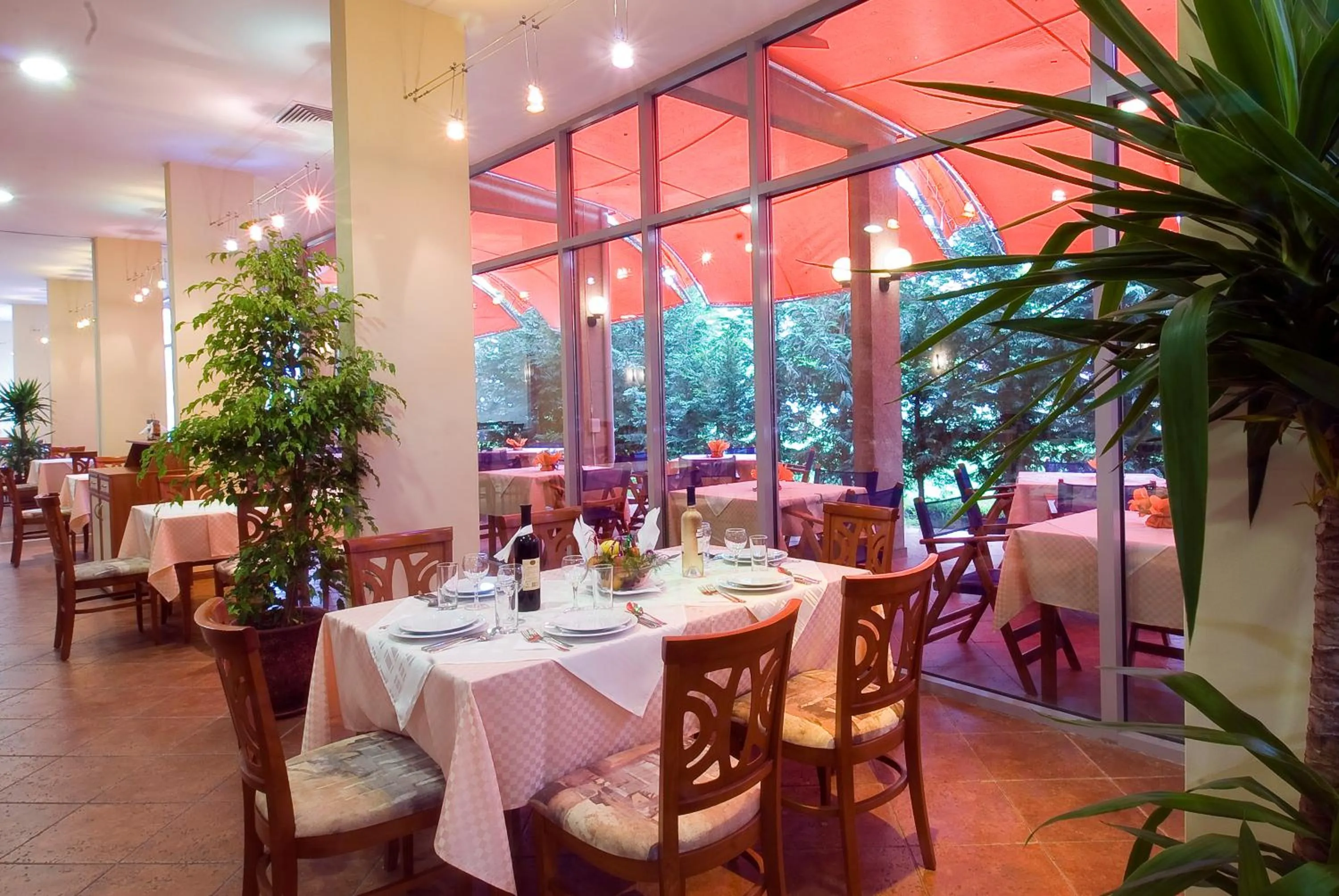 Restaurant/places to eat in Ivana Palace Hotel - Free Parking