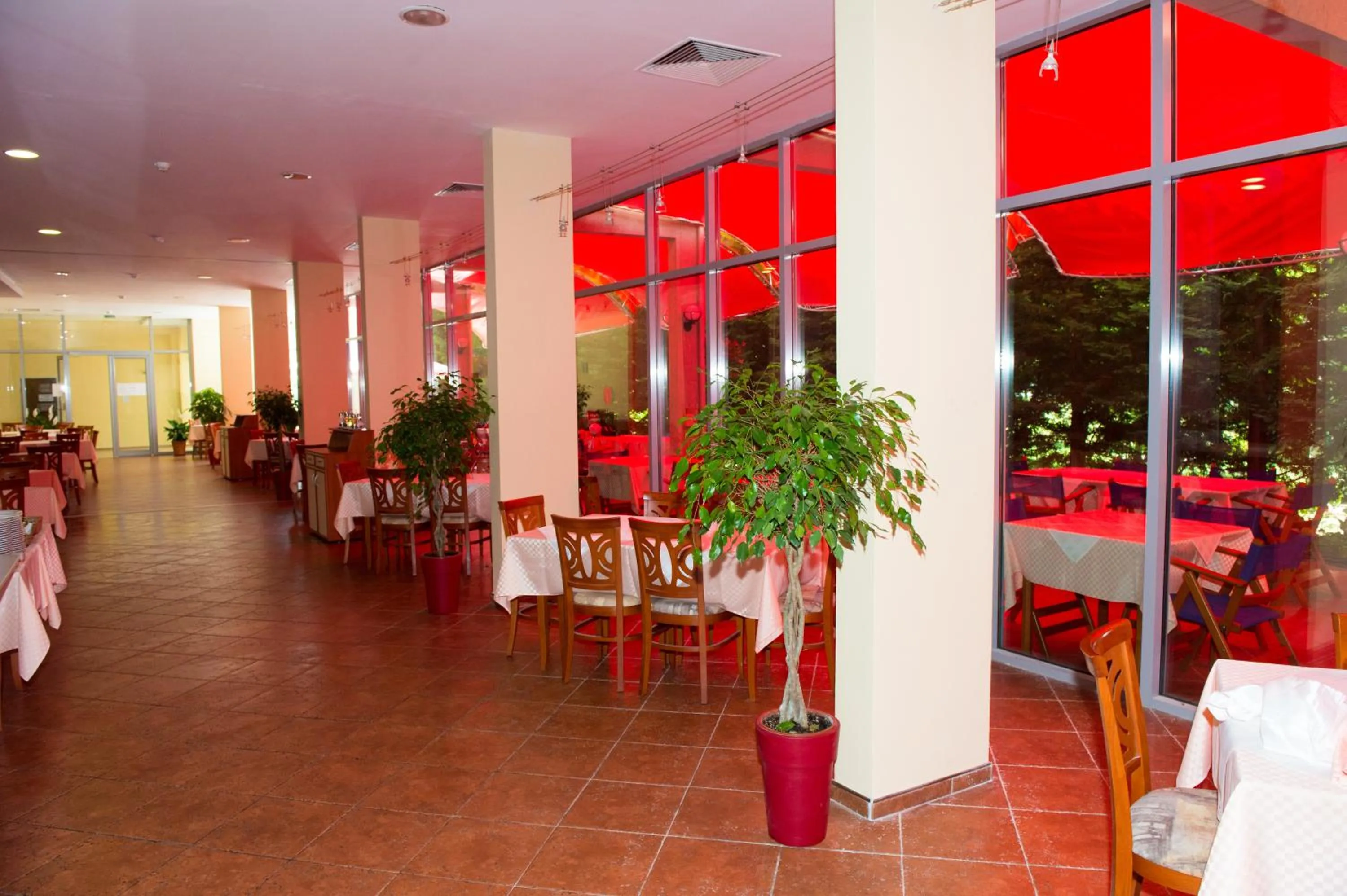 Restaurant/places to eat in Ivana Palace Hotel - Free Parking
