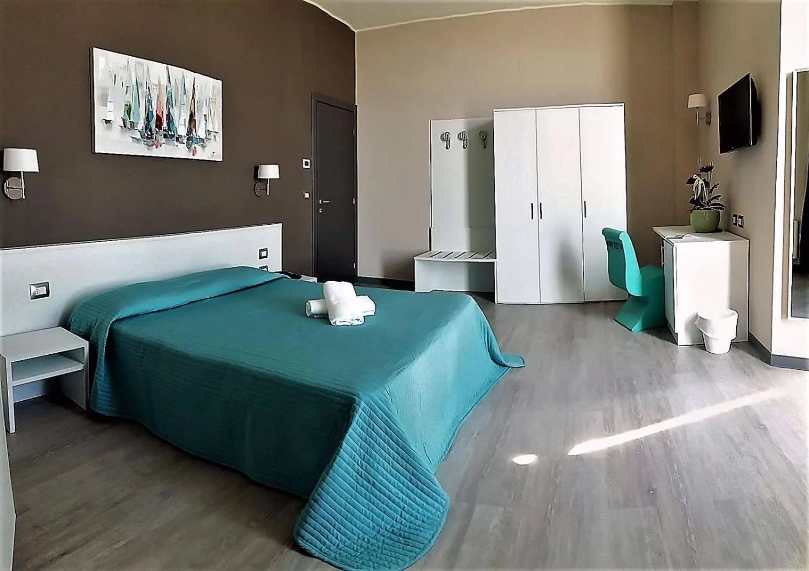 Bedroom, Bed in Hotel Mediterraneo