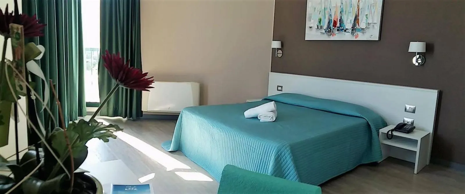 Bedroom, Bed in Hotel Mediterraneo