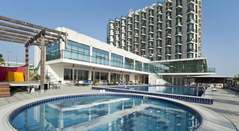 Swimming pool in Hotel Mediterraneo