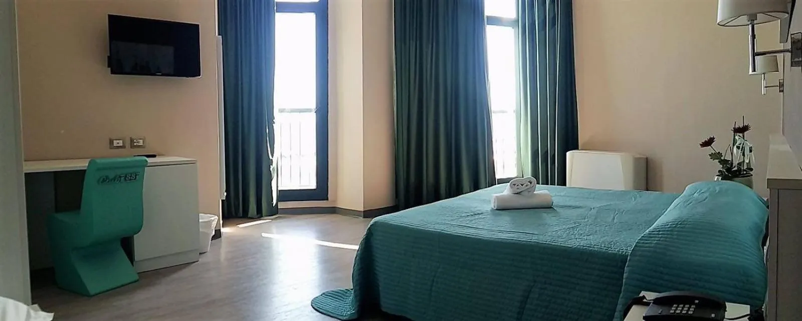 Bedroom, Bed in Hotel Mediterraneo