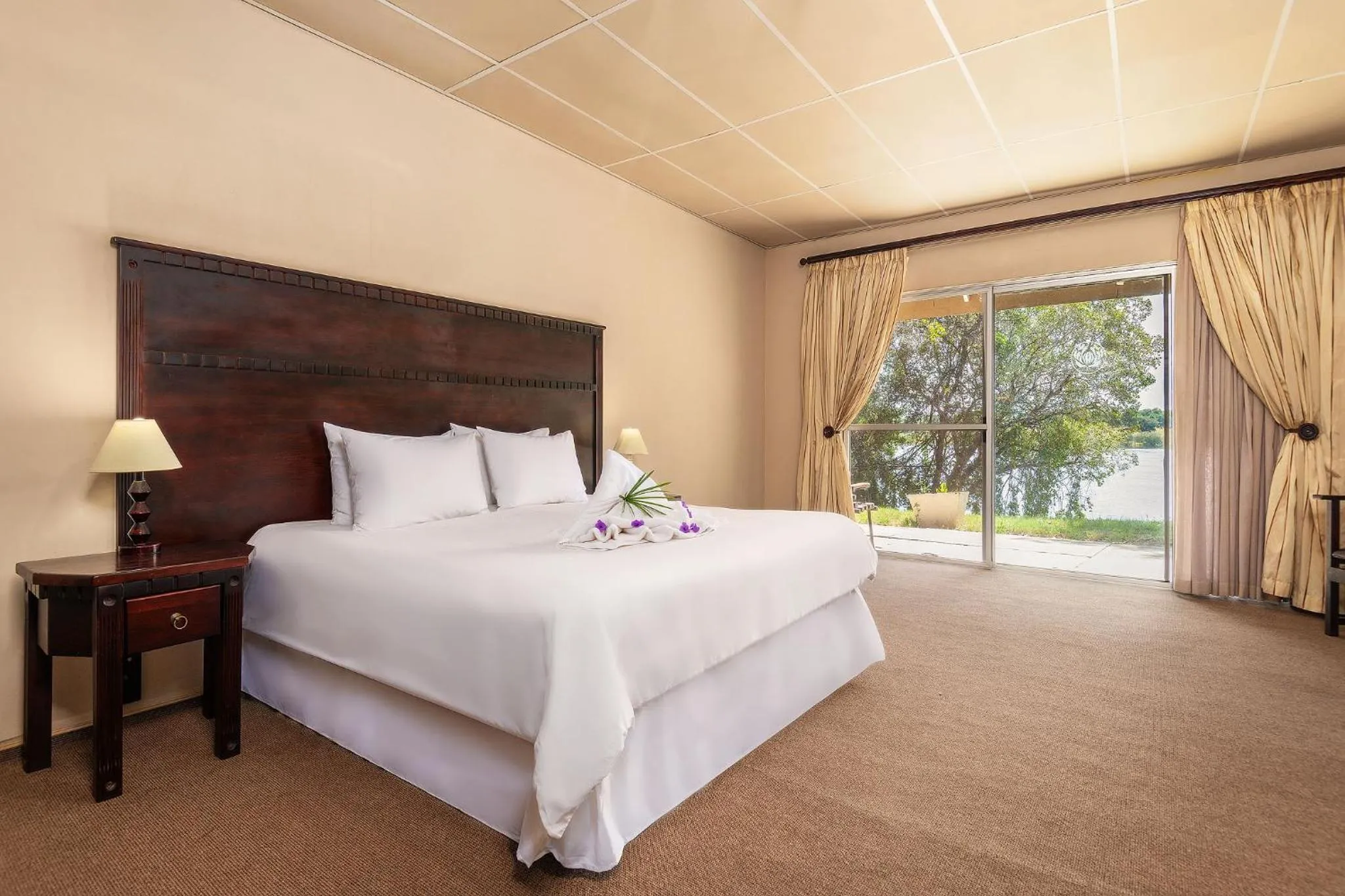 Bed in Protea Hotel by Marriott Zambezi River Lodge