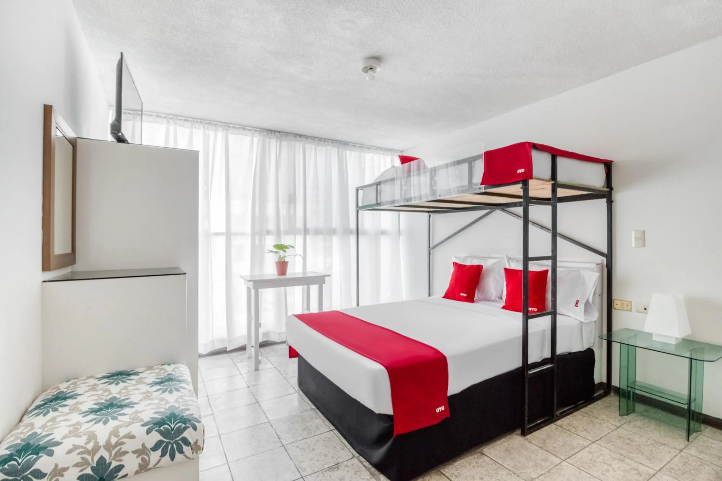 Bedroom, Bunk Bed in OYO Hotel Del Llanito, Aguascalientes