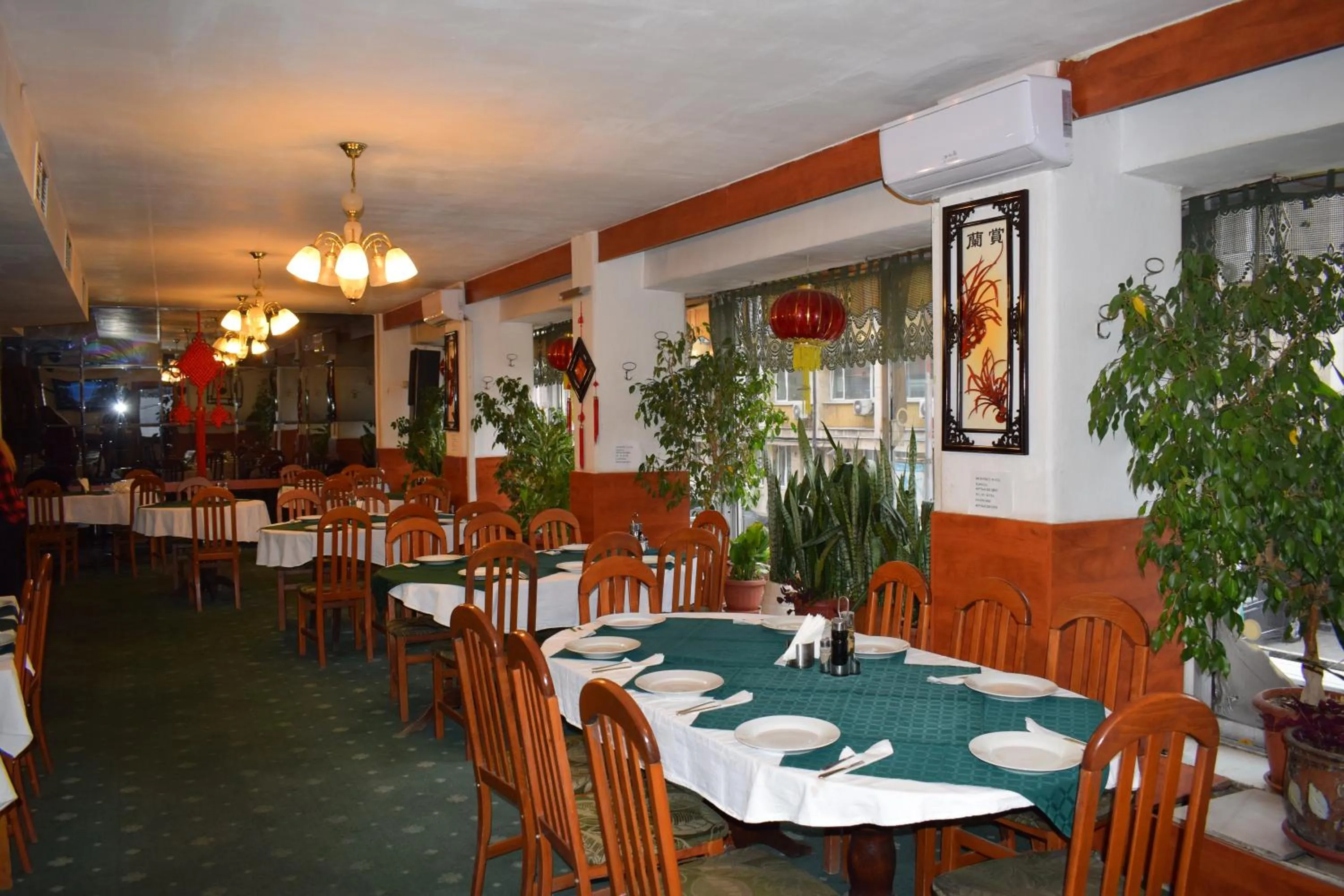 Restaurant/places to eat in Slavyanska Beseda Hotel
