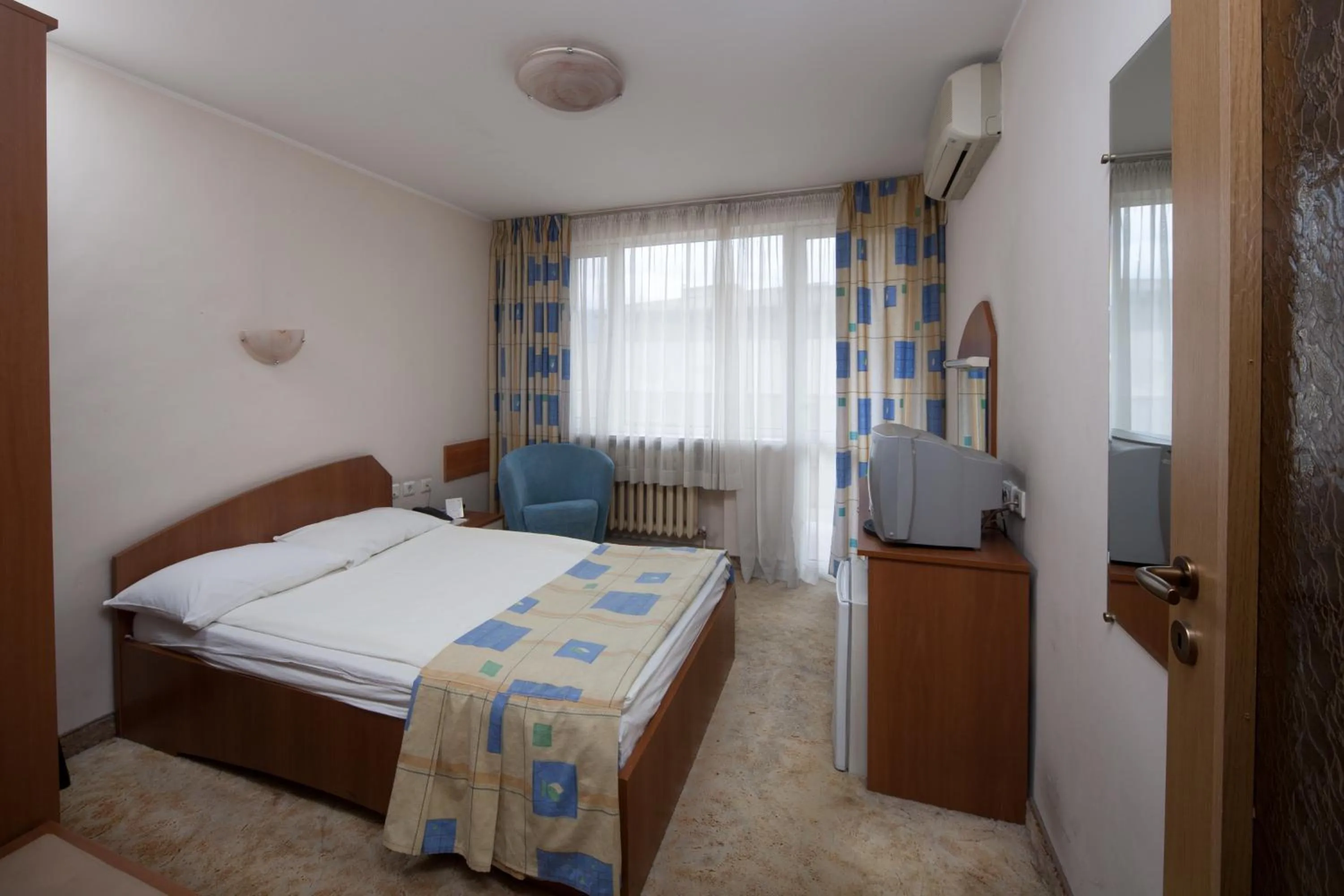Photo of the whole room, Bed in Slavyanska Beseda Hotel