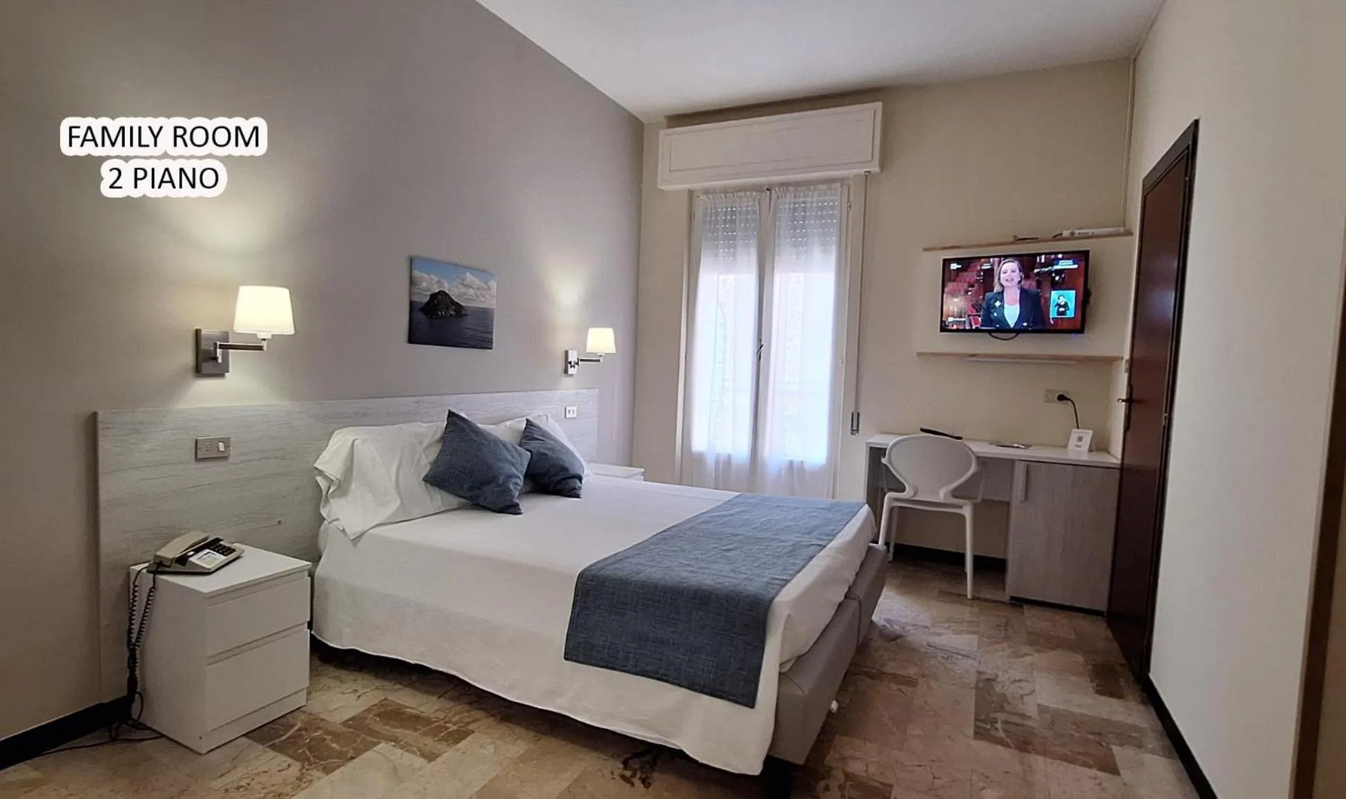 Bedroom, Bed in Hotel Mediterranée