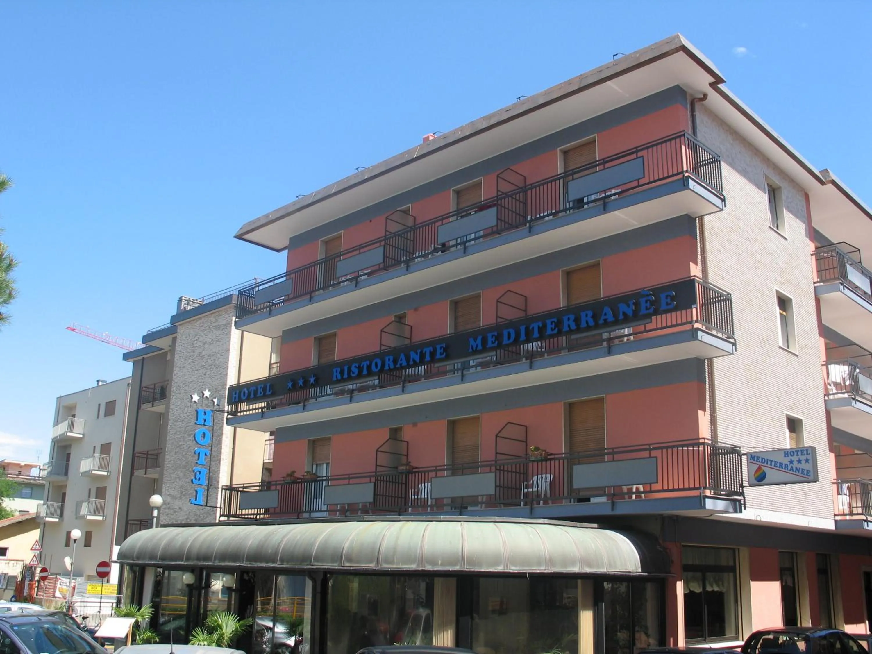Facade/entrance in Hotel Mediterranée