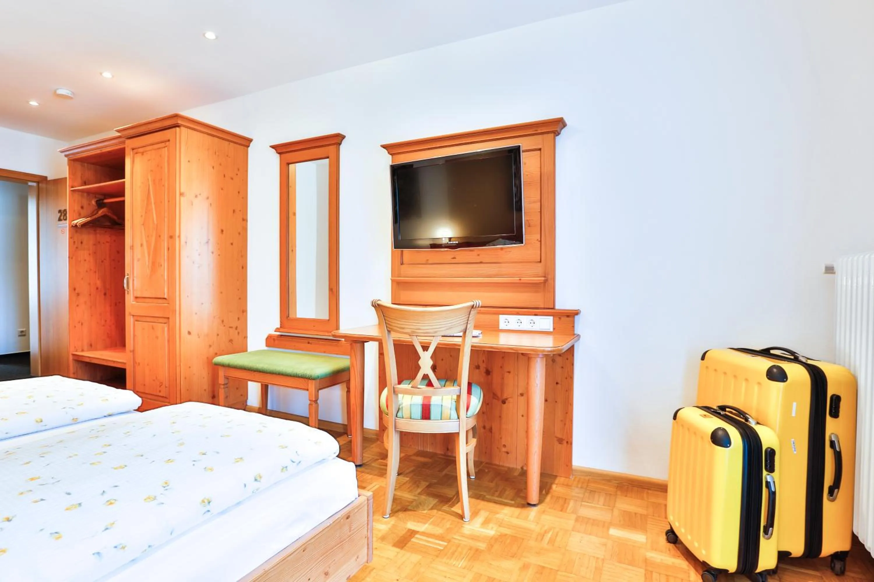 Photo of the whole room, Bed in Hotel-Restaurant zum Ochsen