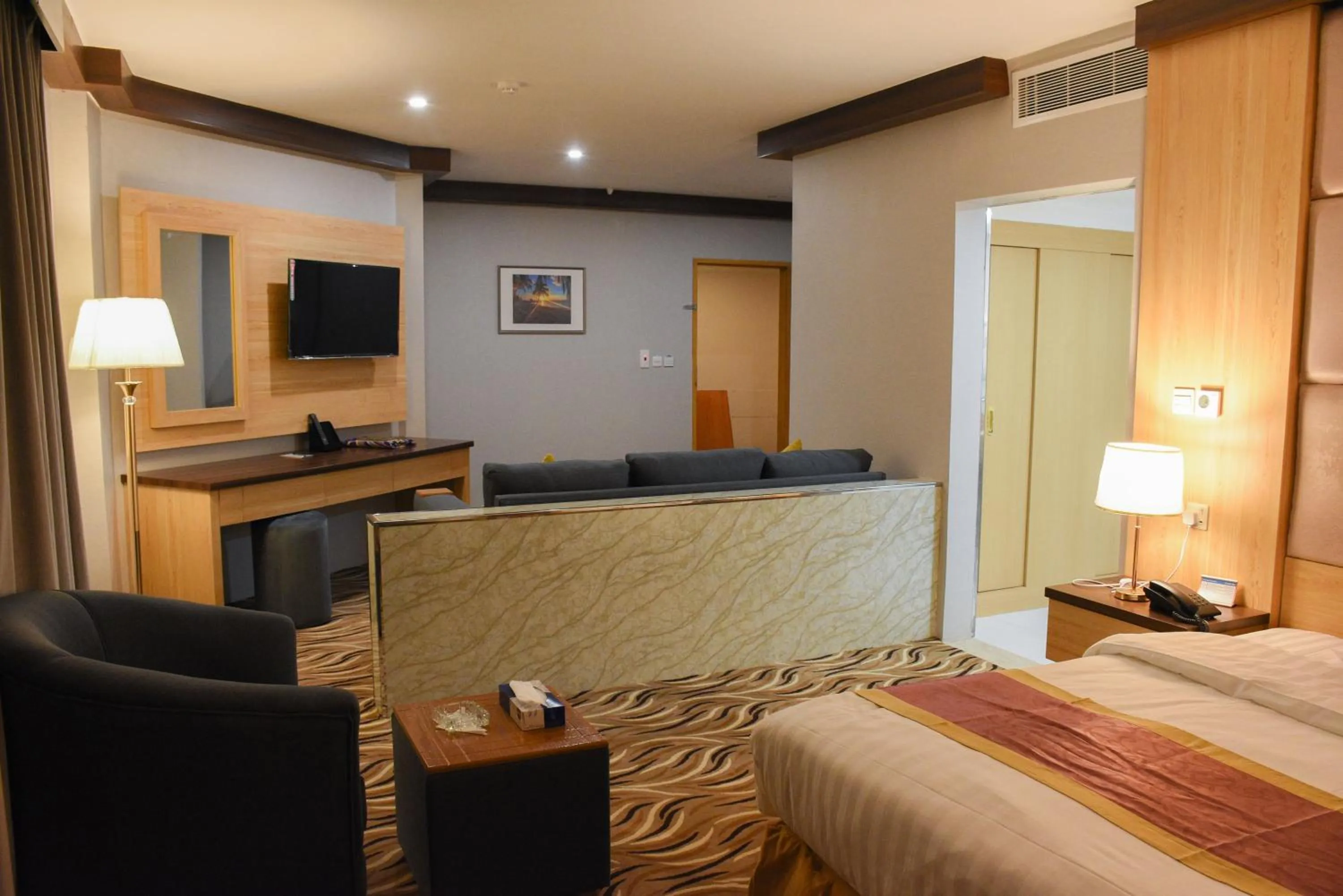 Photo of the whole room, Bed in Florida Inn Hotel