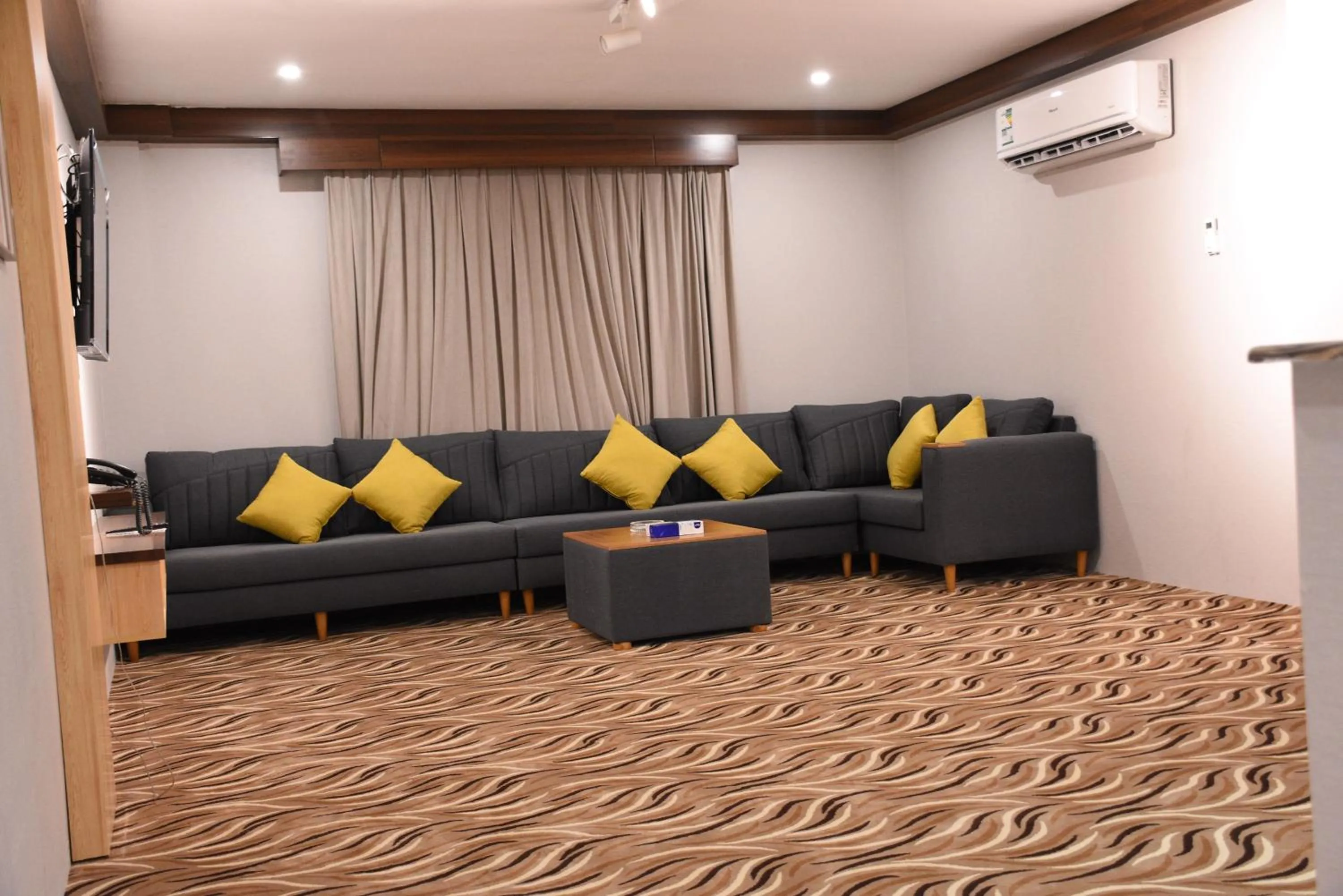 Lounge or bar in Florida Inn Hotel