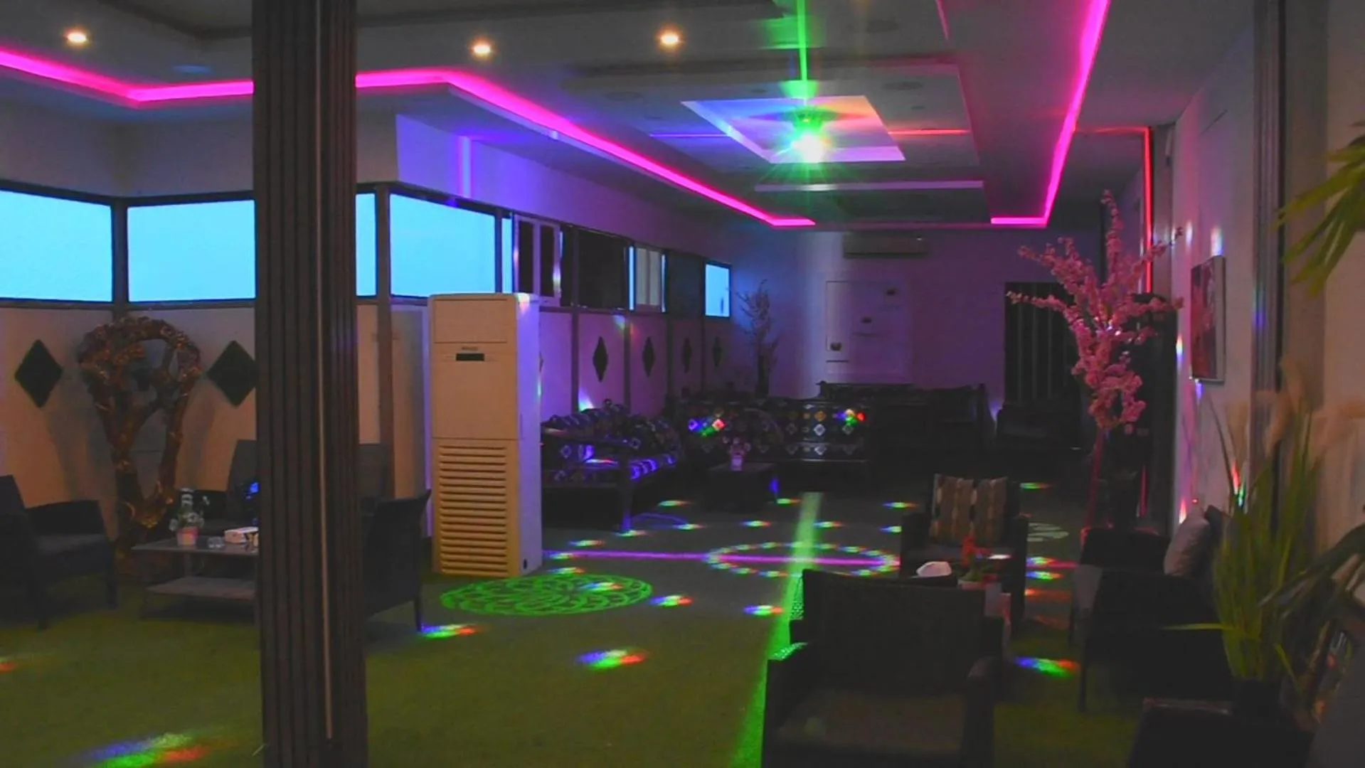 Nightclub / DJ in Florida Inn Hotel