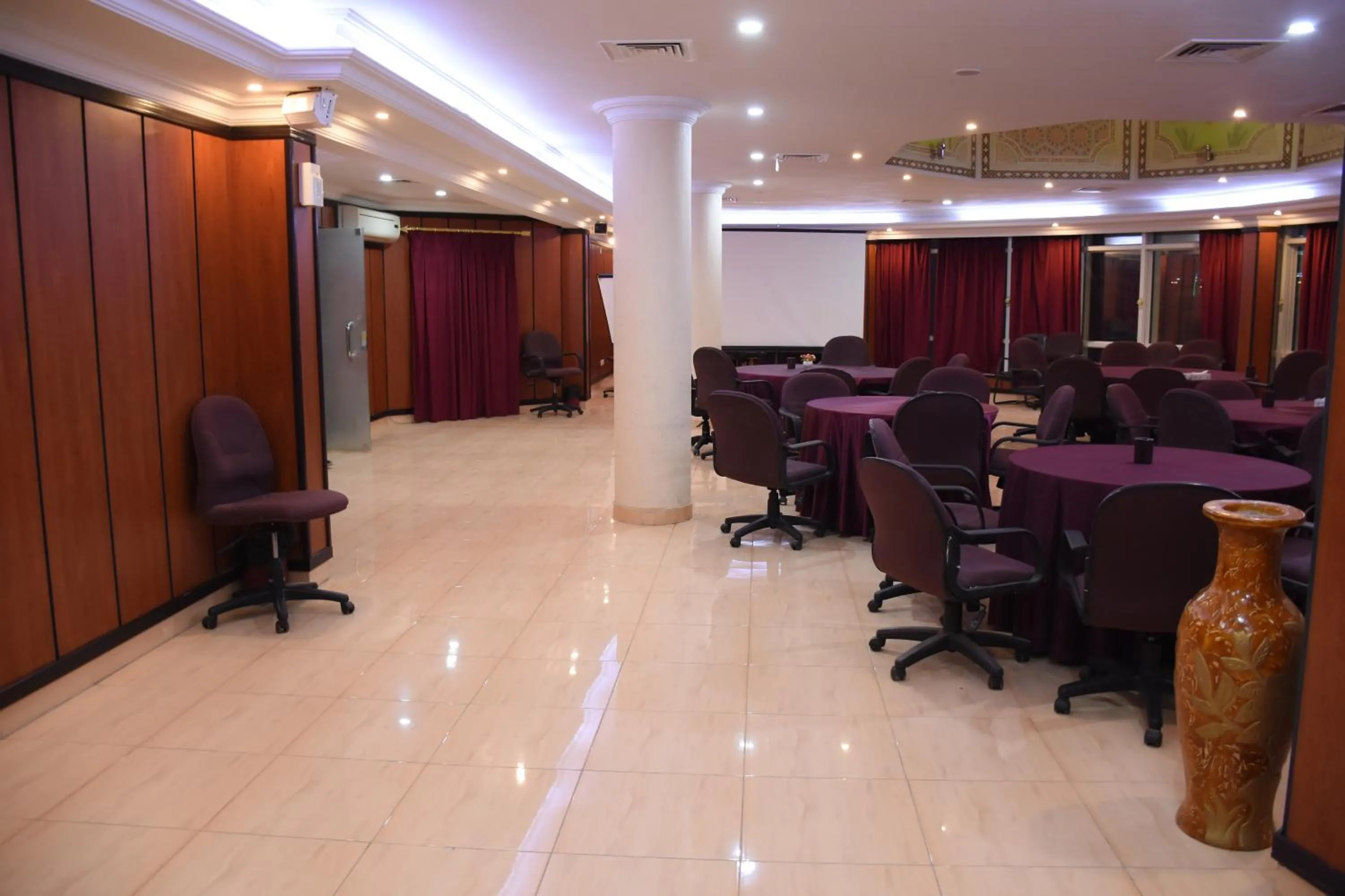 Meeting/conference room in Florida Inn Hotel