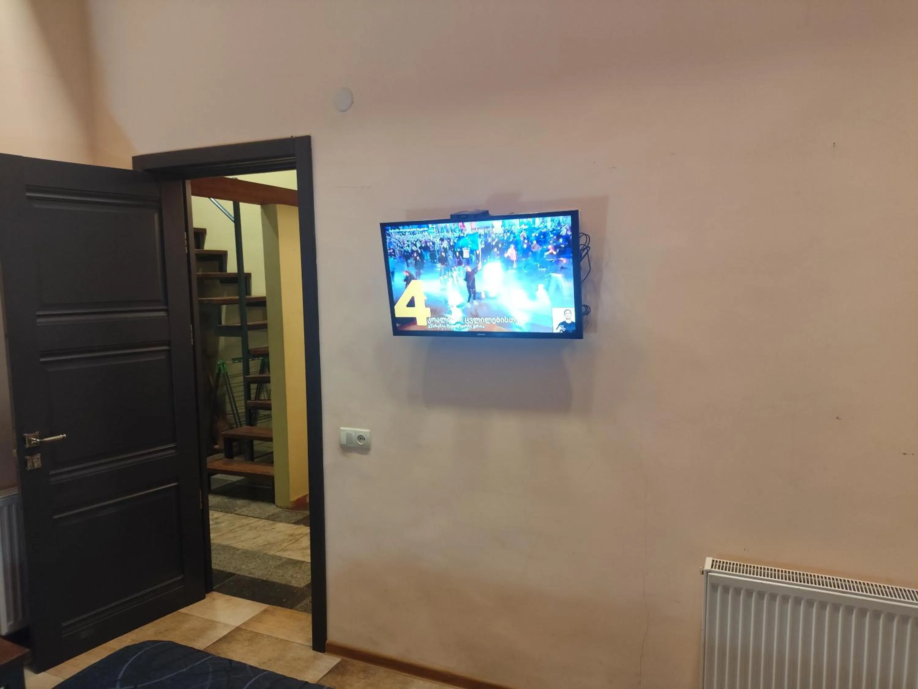 TV and multimedia in Mia B&B Old Tbilisi