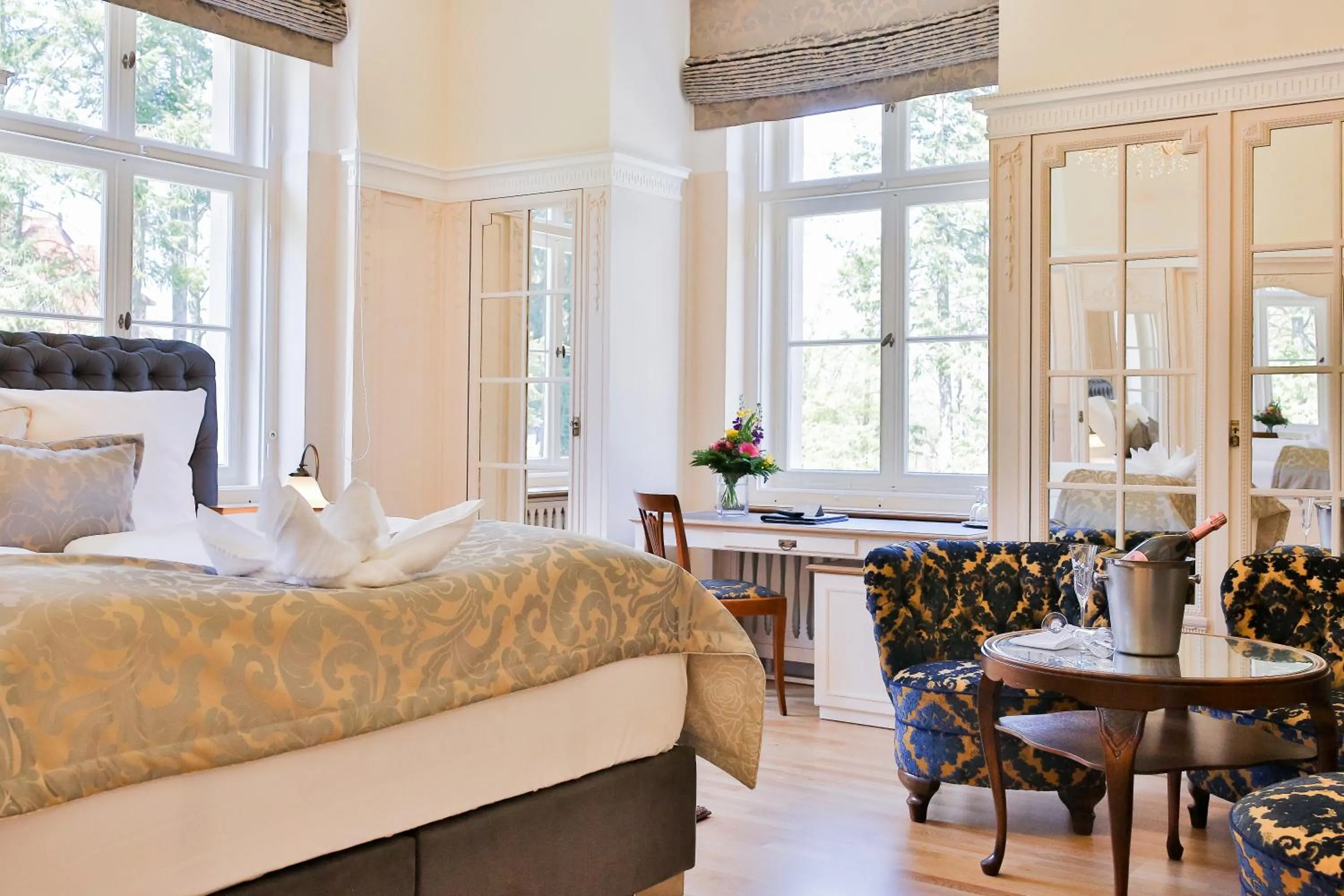 Photo of the whole room, Bed in Hotel Villa Altenburg