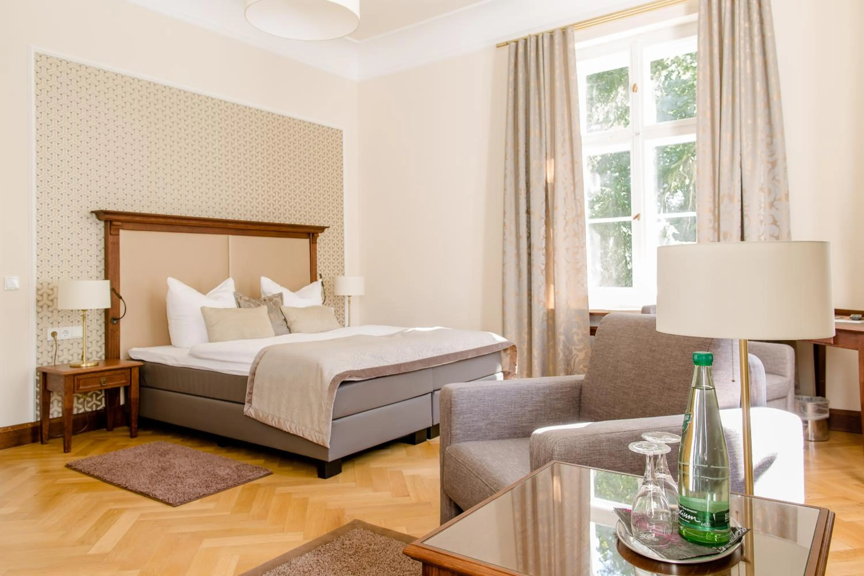 Photo of the whole room, Bed in Hotel Villa Altenburg