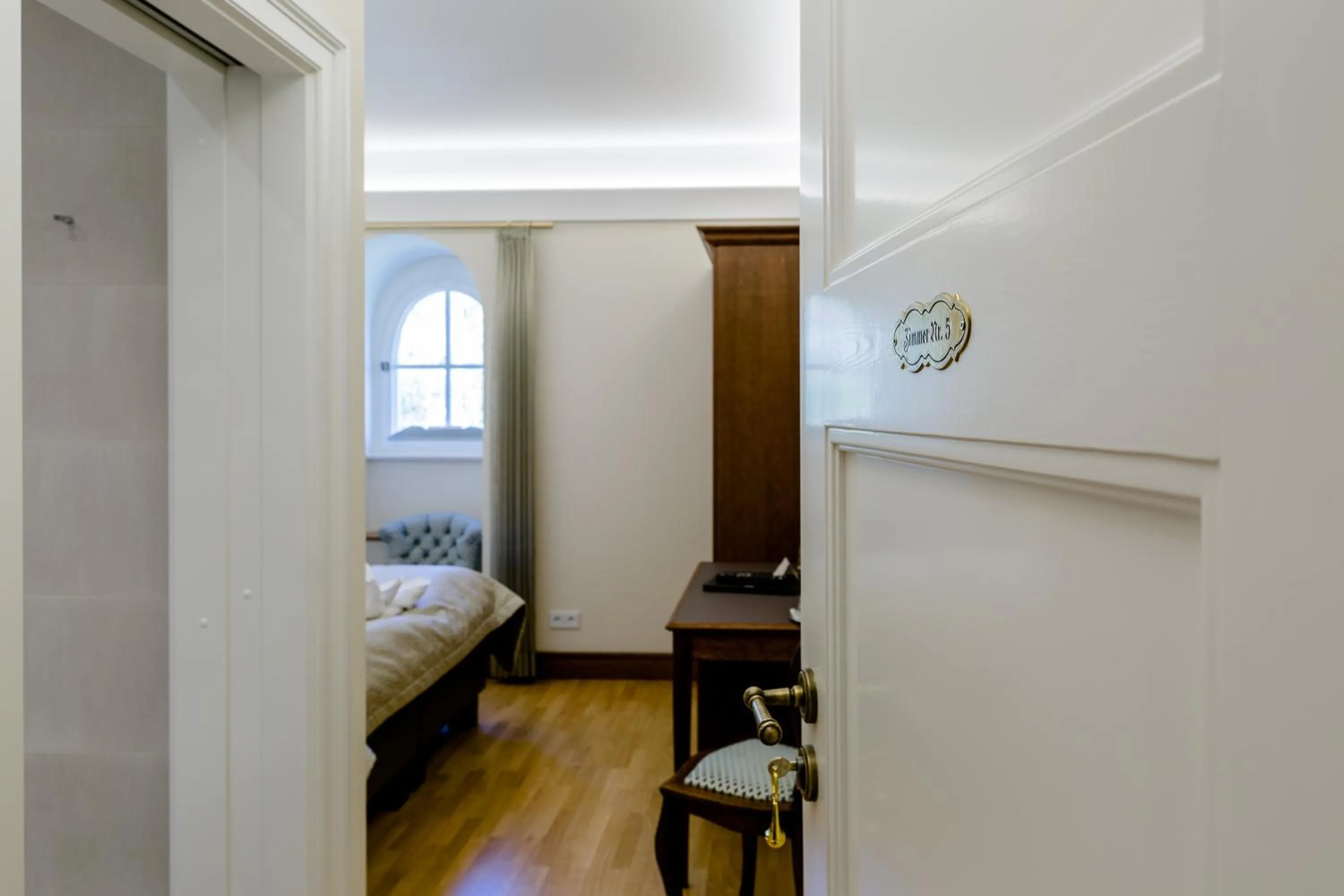 Photo of the whole room, Bed in Hotel Villa Altenburg