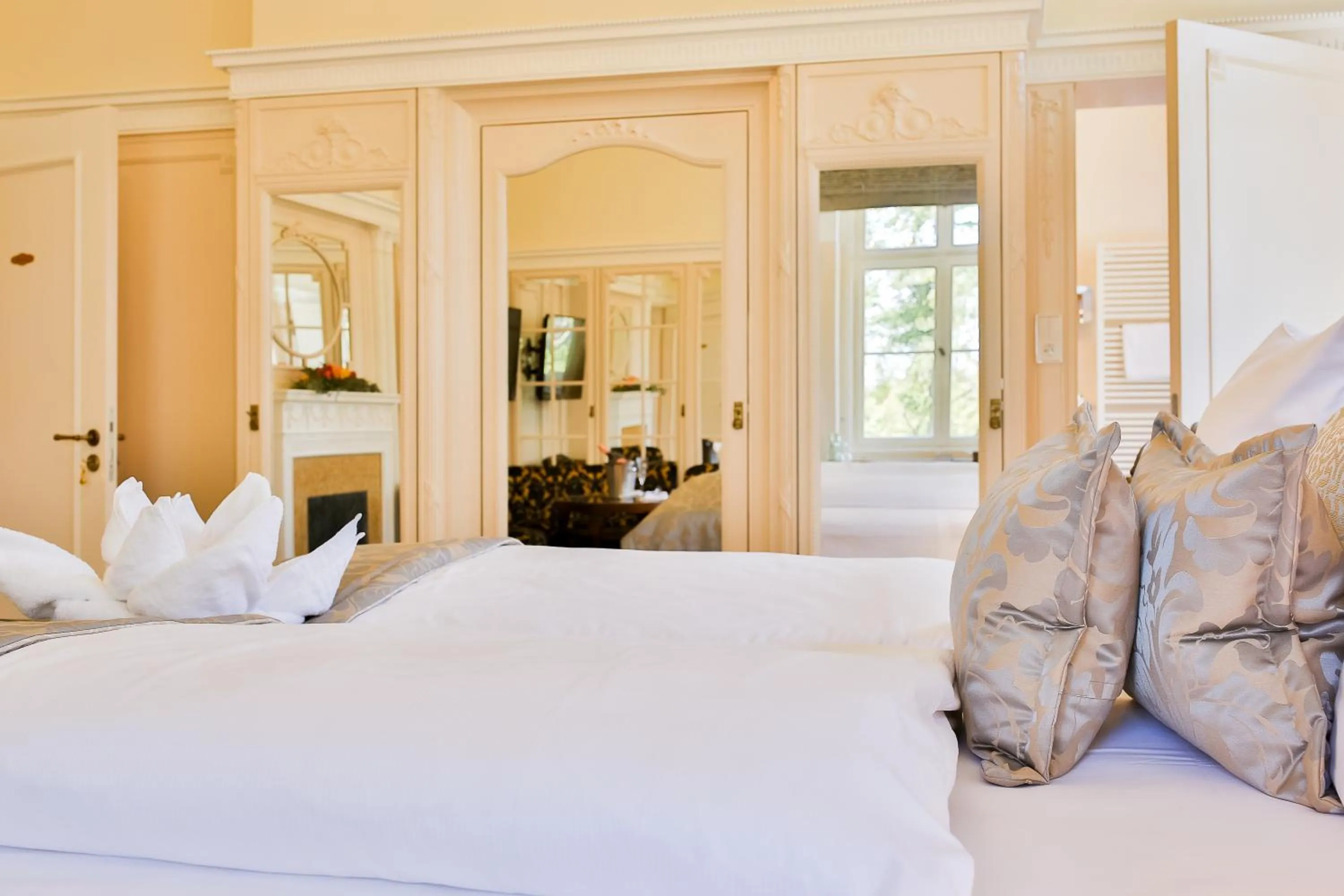 Photo of the whole room, Bed in Hotel Villa Altenburg