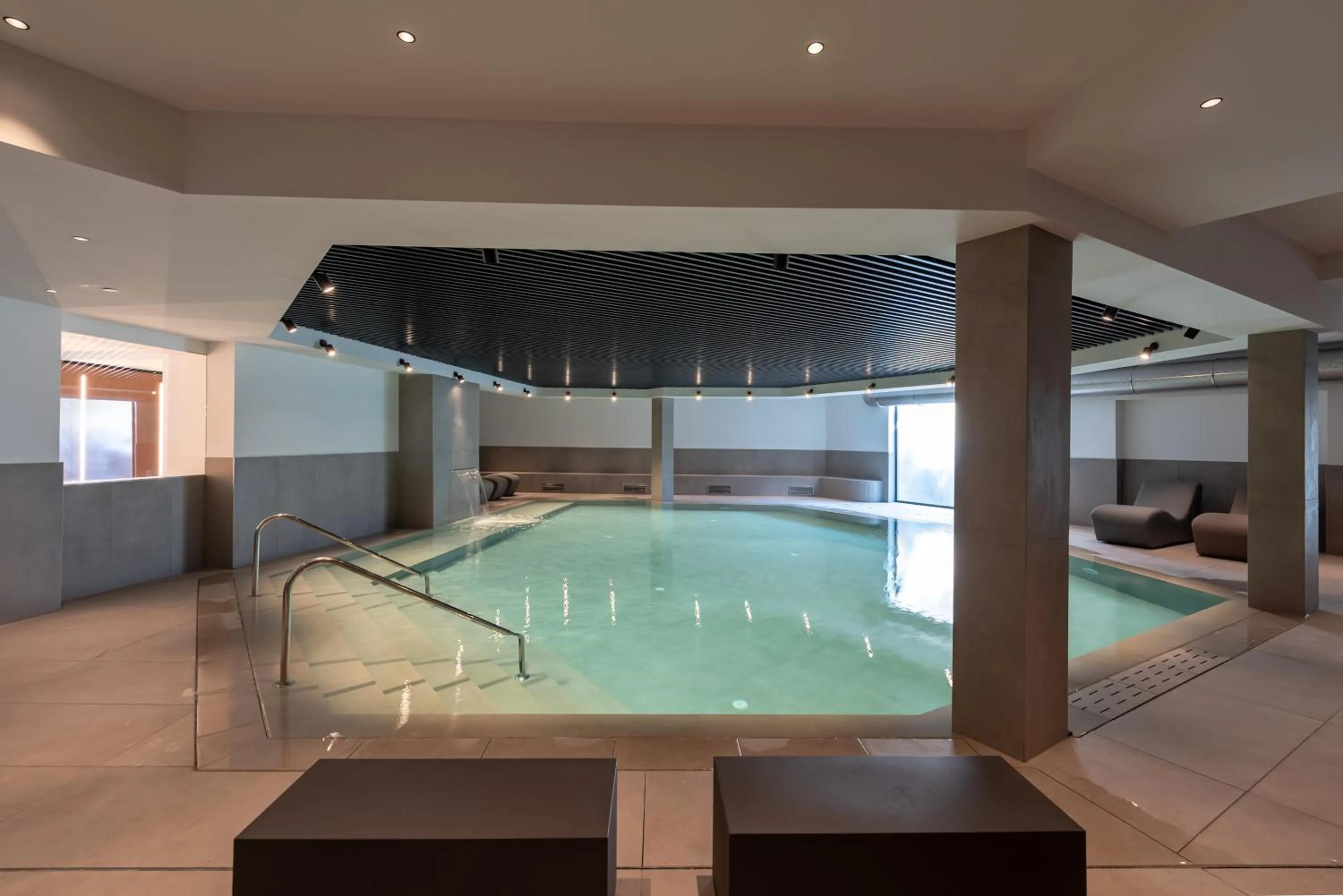 Swimming pool in Hotel Royal Village