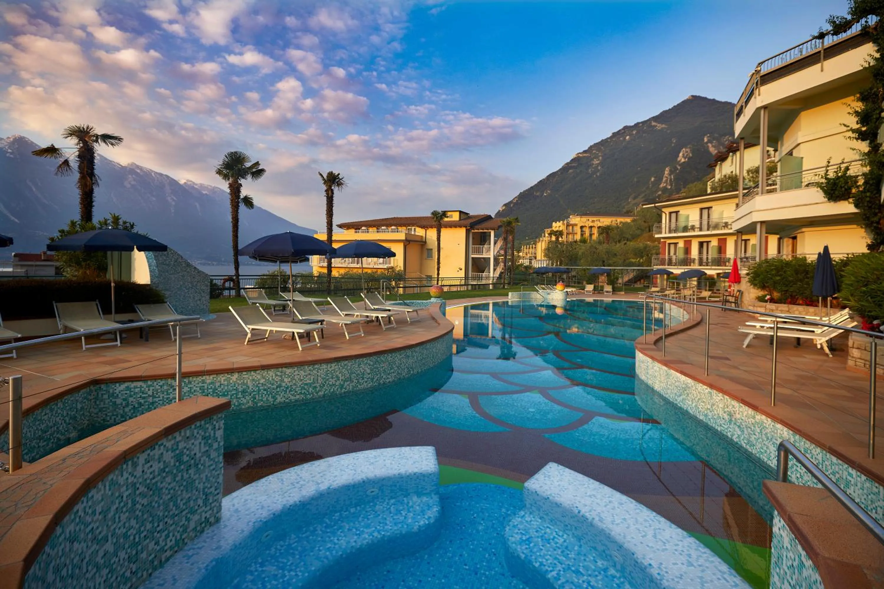 Swimming pool in Hotel Royal Village