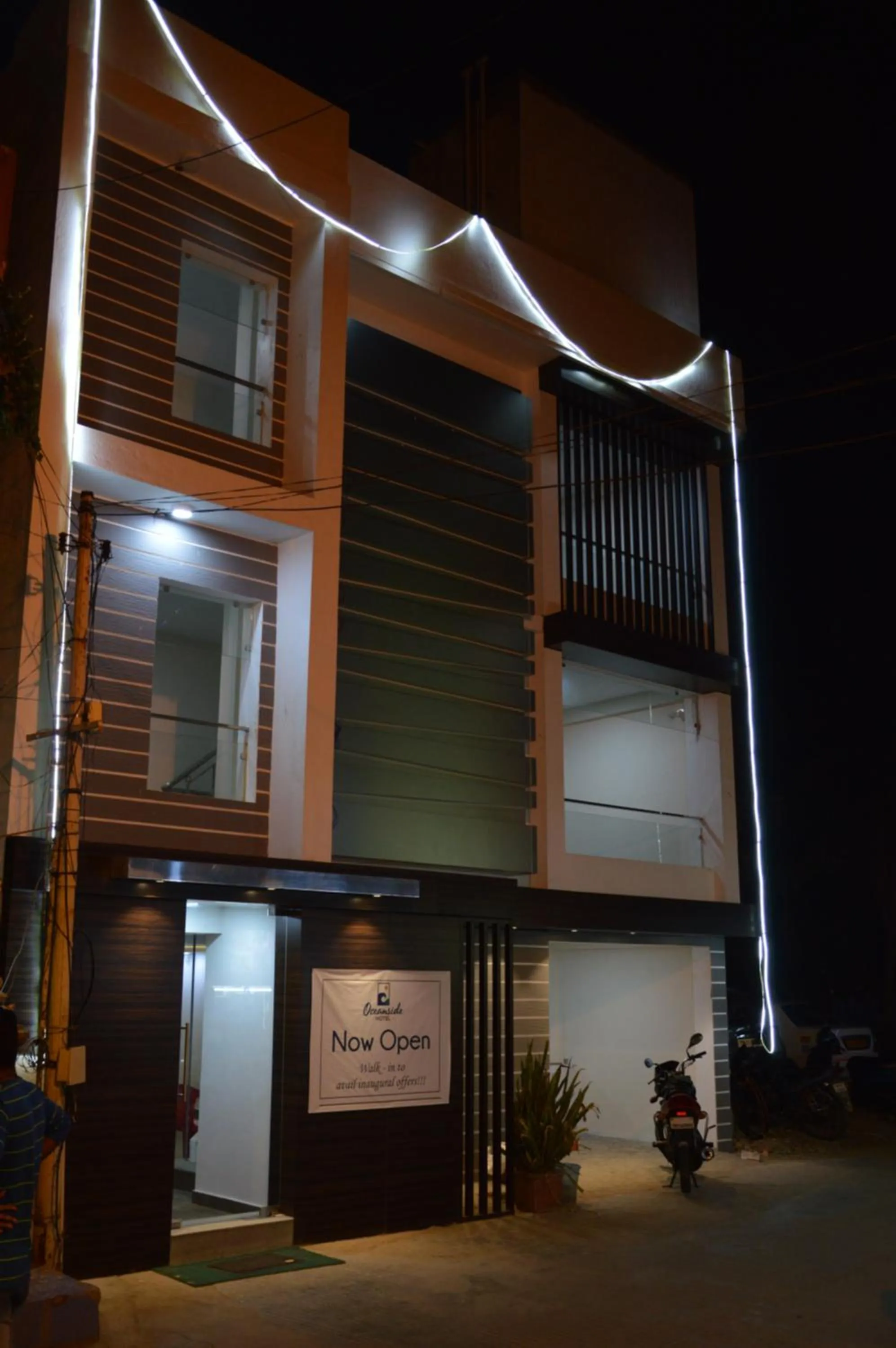 Facade/entrance in Oceanside Mahabalipuram - With Beach access