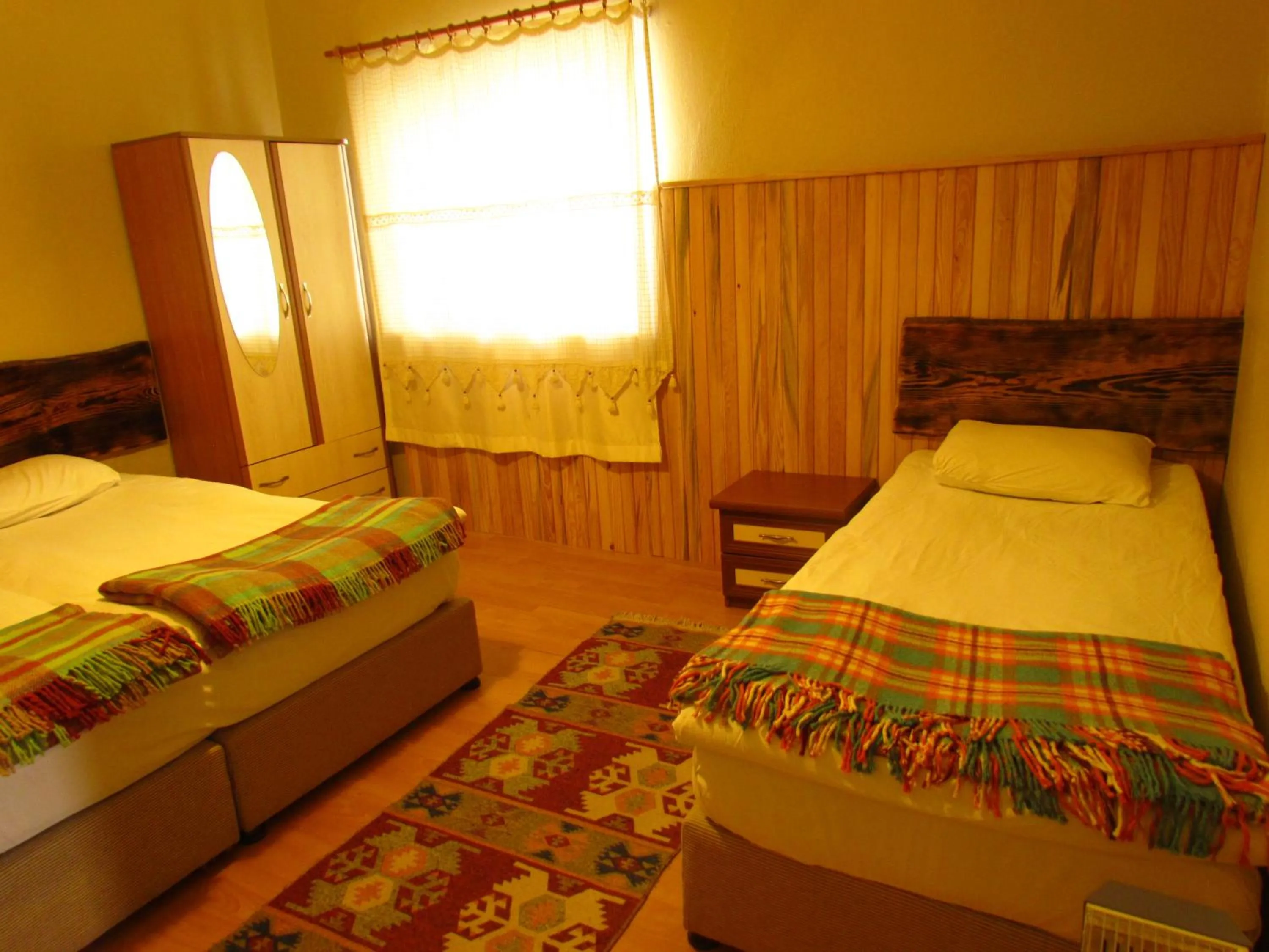 Bedroom, Bed in Amazon Antique