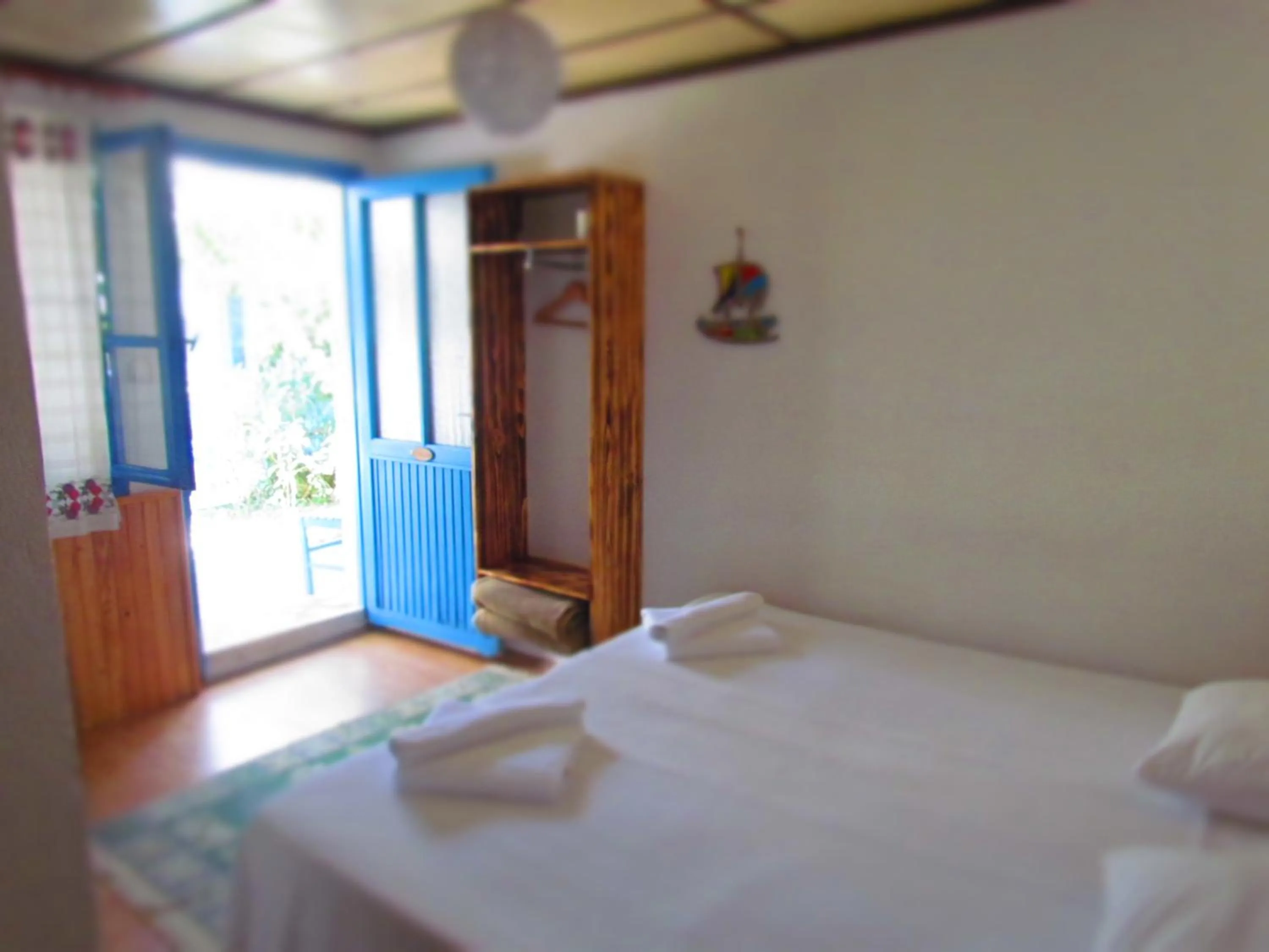 Day, Bed in Amazon Antique