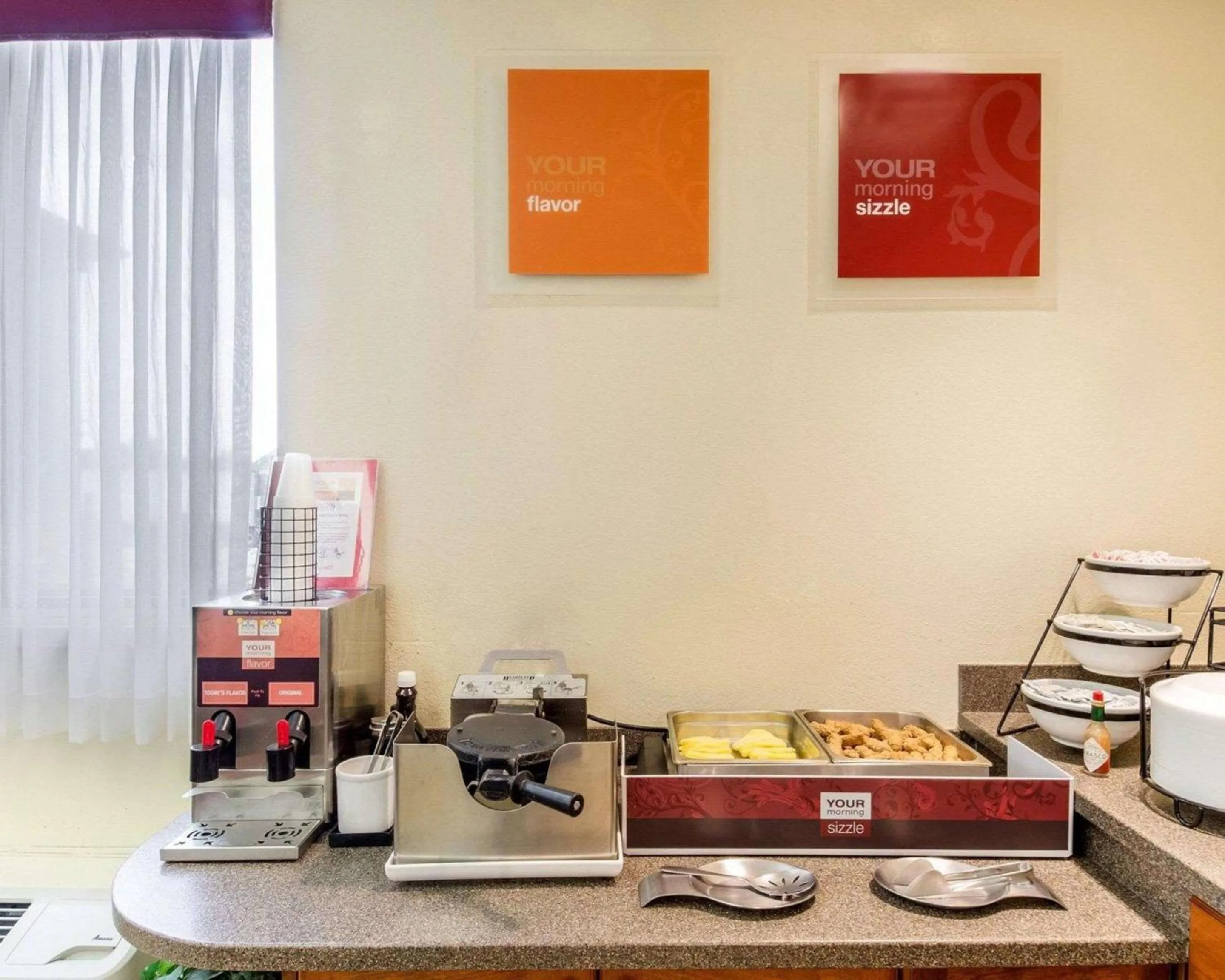 Restaurant/places to eat in Holiday Inn Express - Fall River North