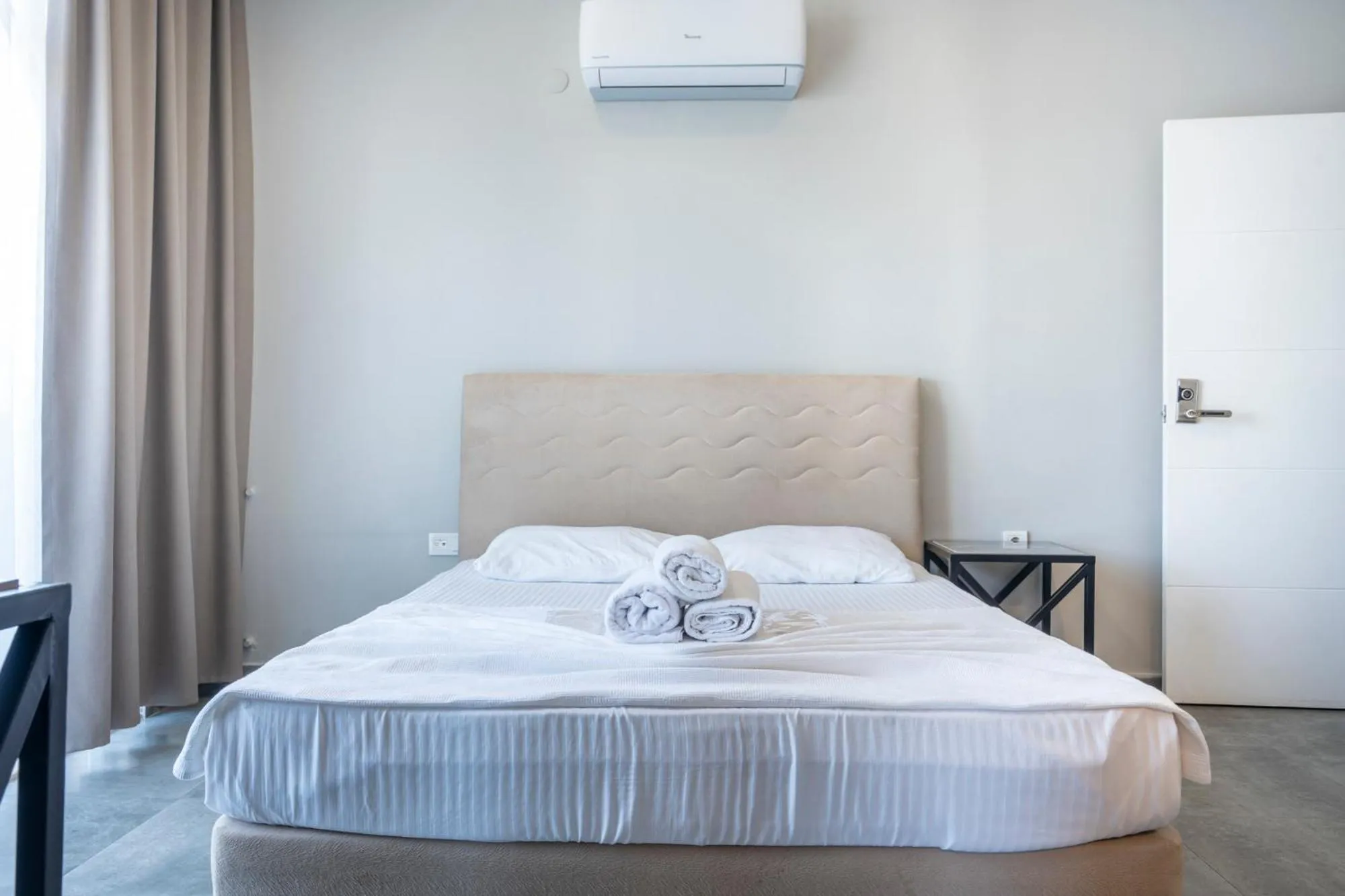 Bedroom, Bed in Lara Beach Homes