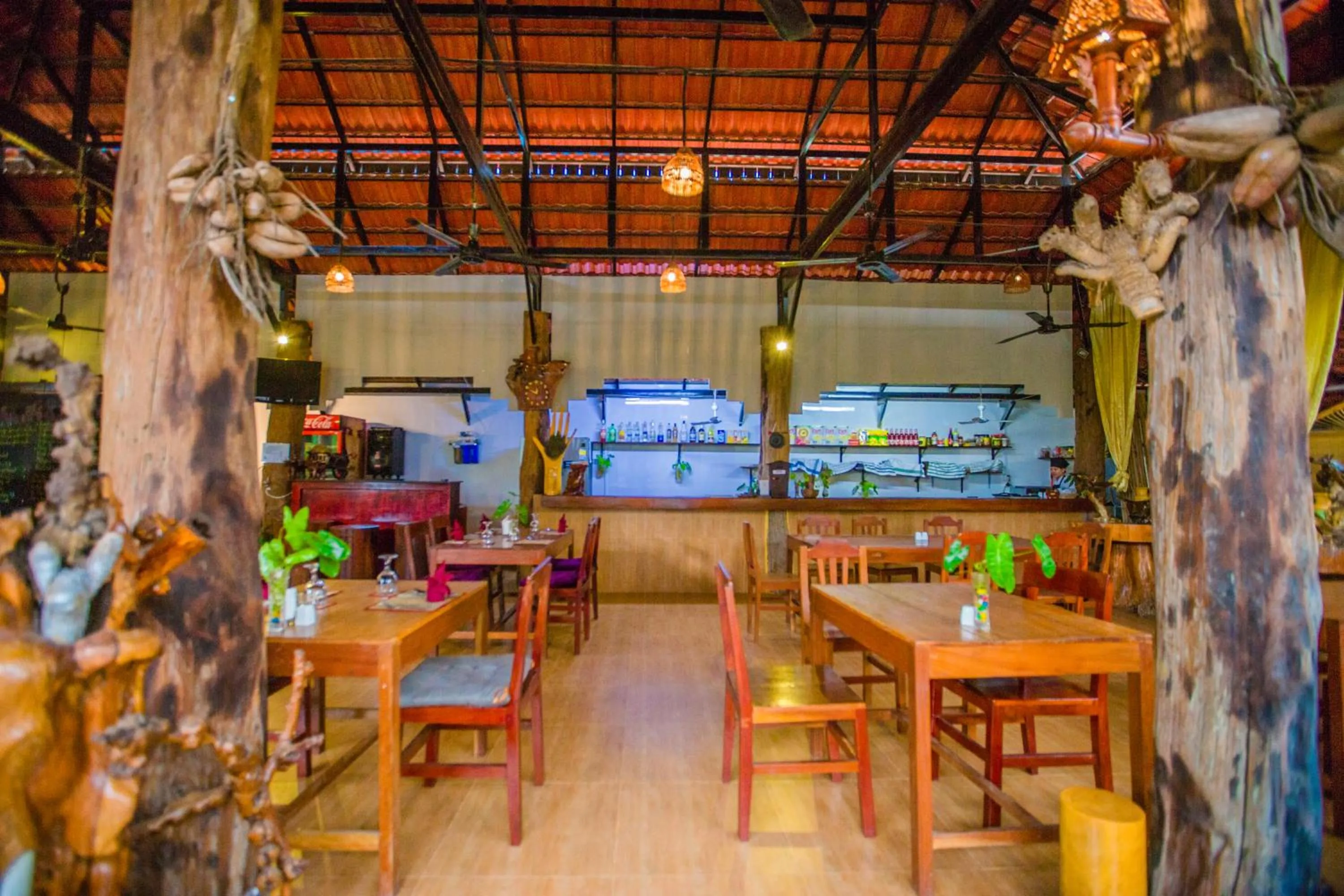 Restaurant/places to eat in Moloppor Villa