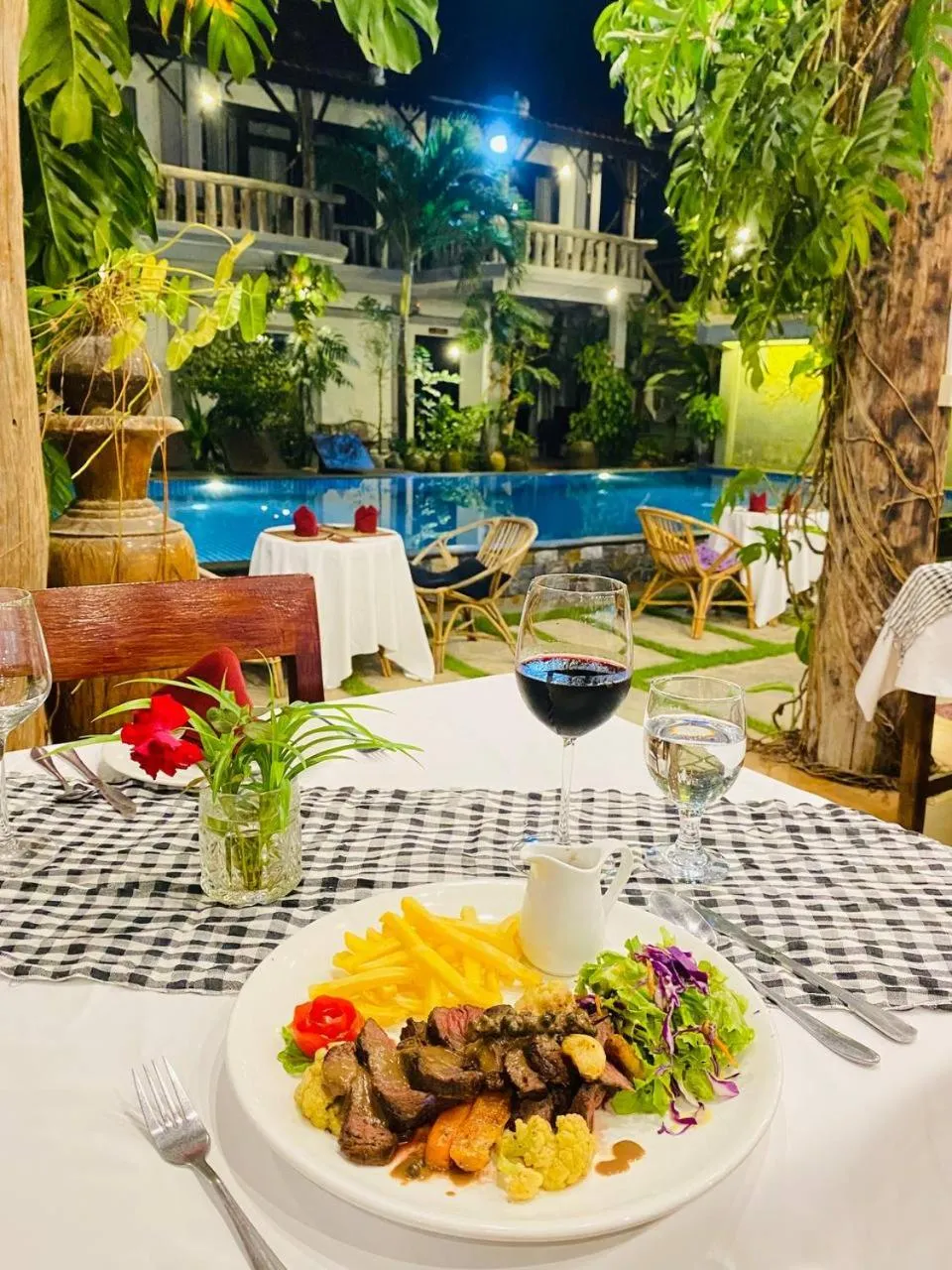 Food and drinks in Moloppor Villa