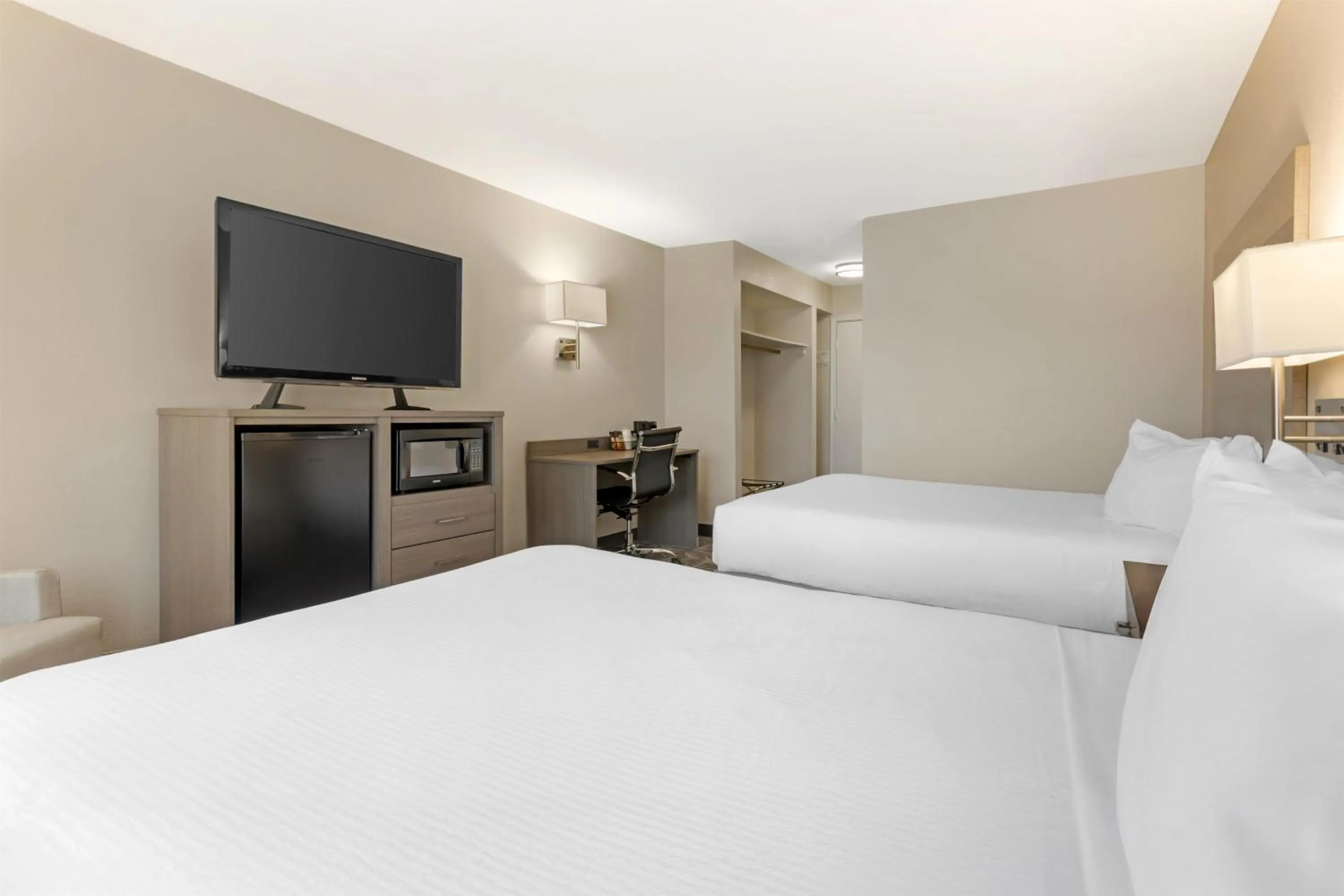 Bedroom, Bed in Best Western Kettleman City Inn & Suites