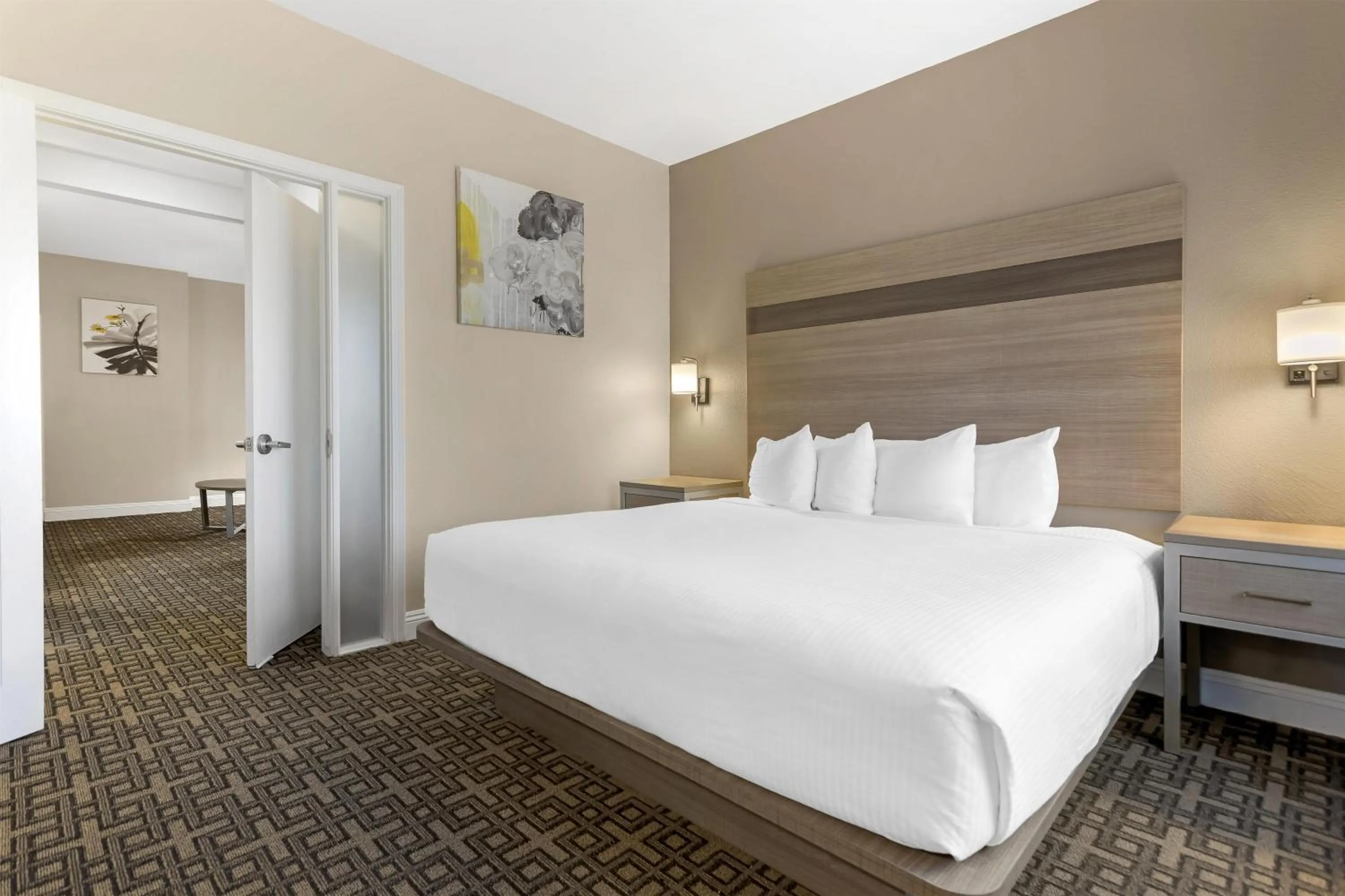 Photo of the whole room, Bed in Best Western Kettleman City Inn & Suites