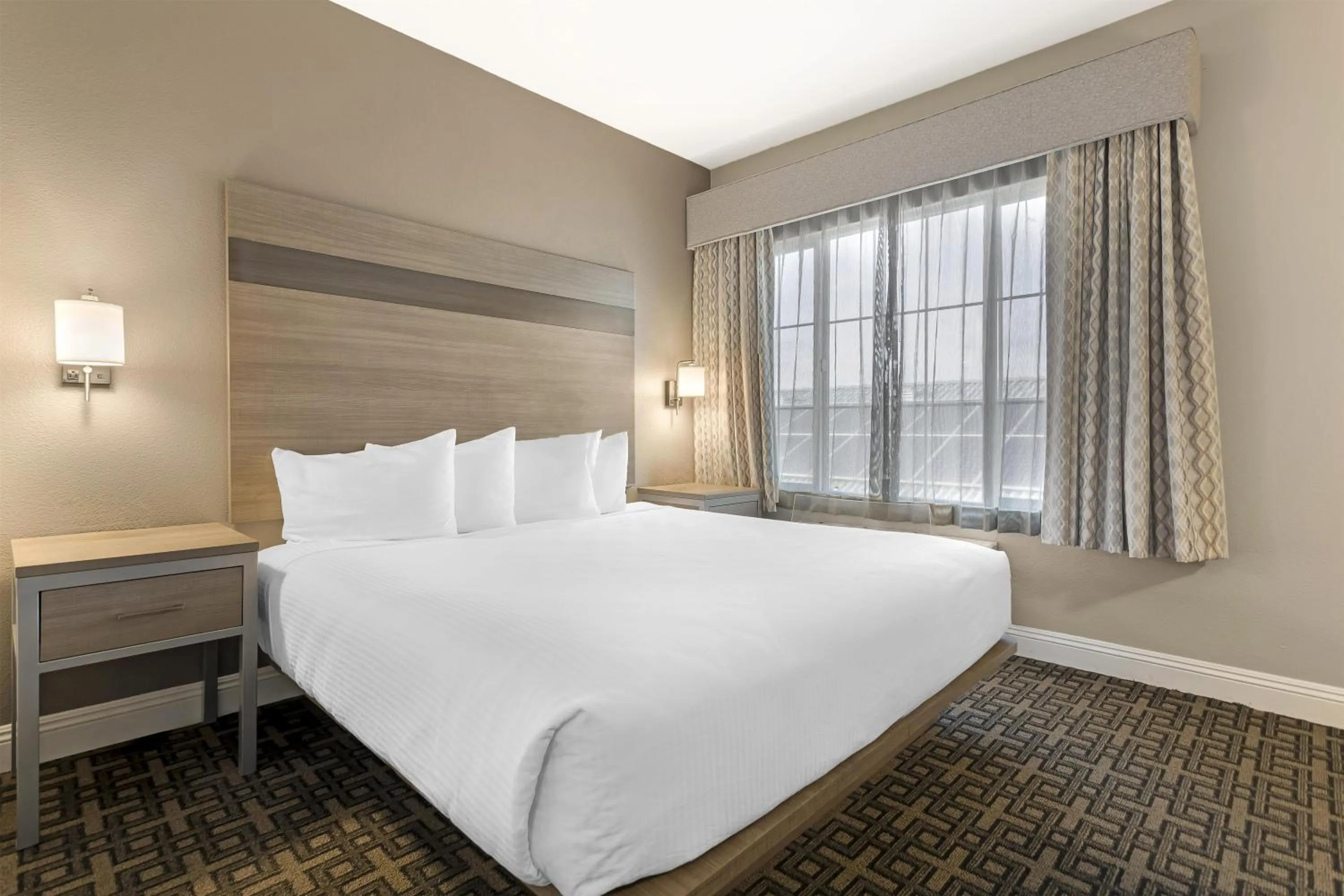 Photo of the whole room, Bed in Best Western Kettleman City Inn & Suites